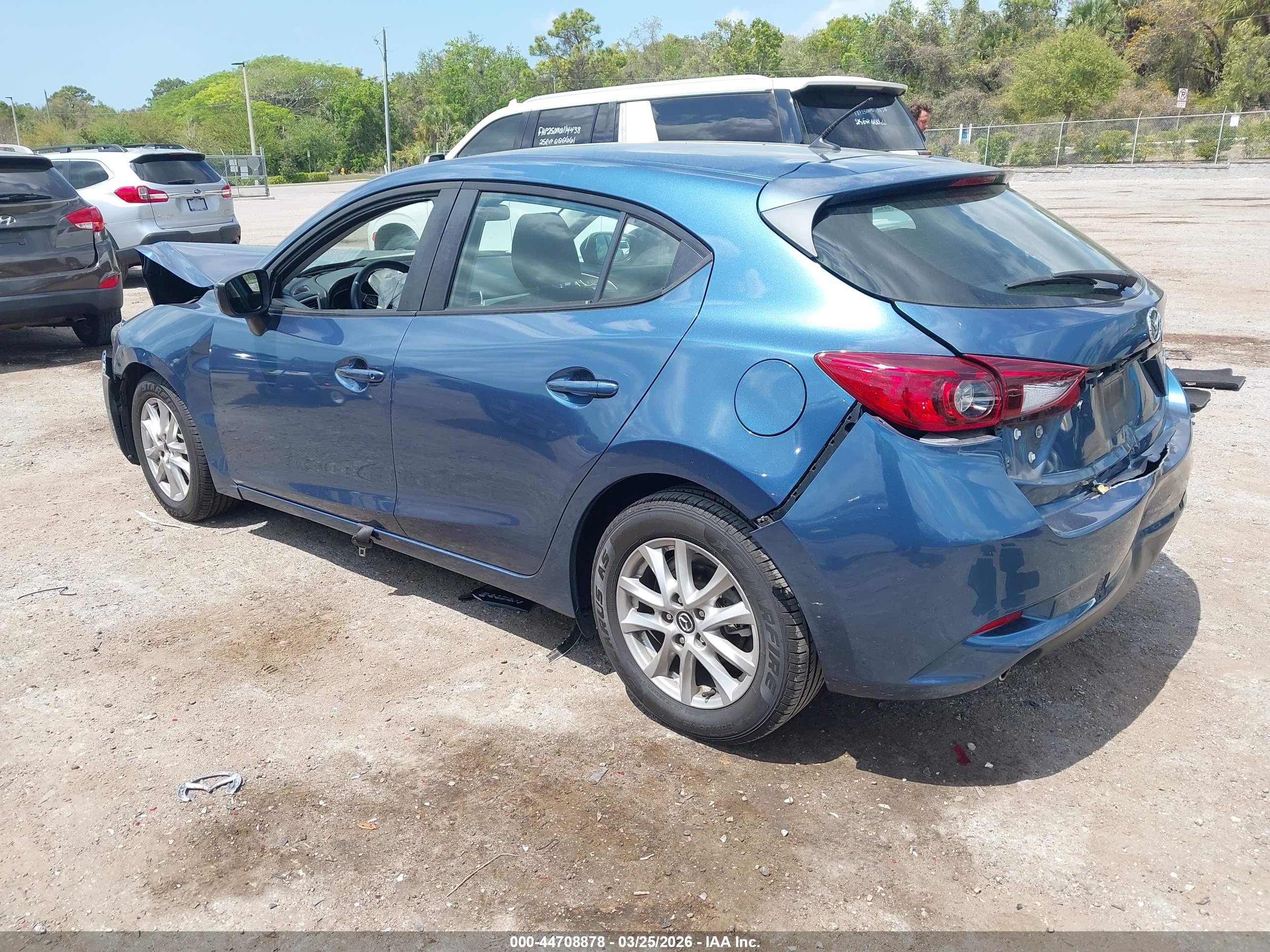 MAZDA MAZDA3 image 3