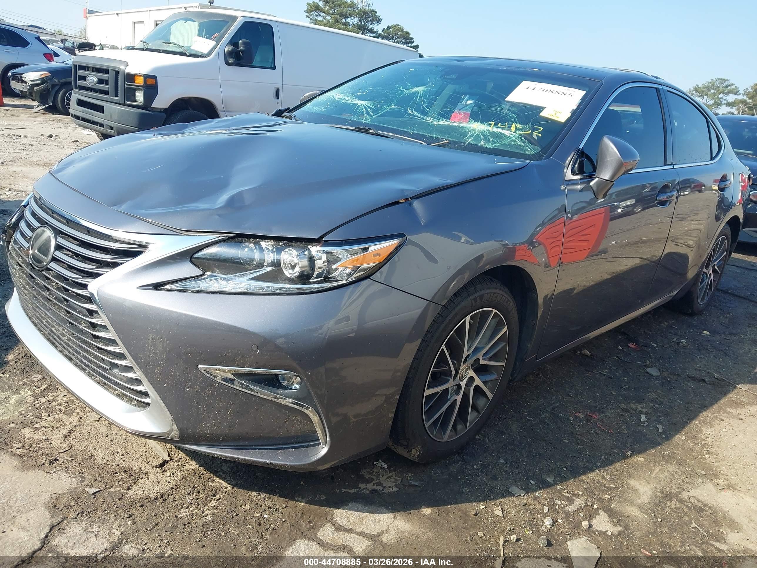 LEXUS ES image 2