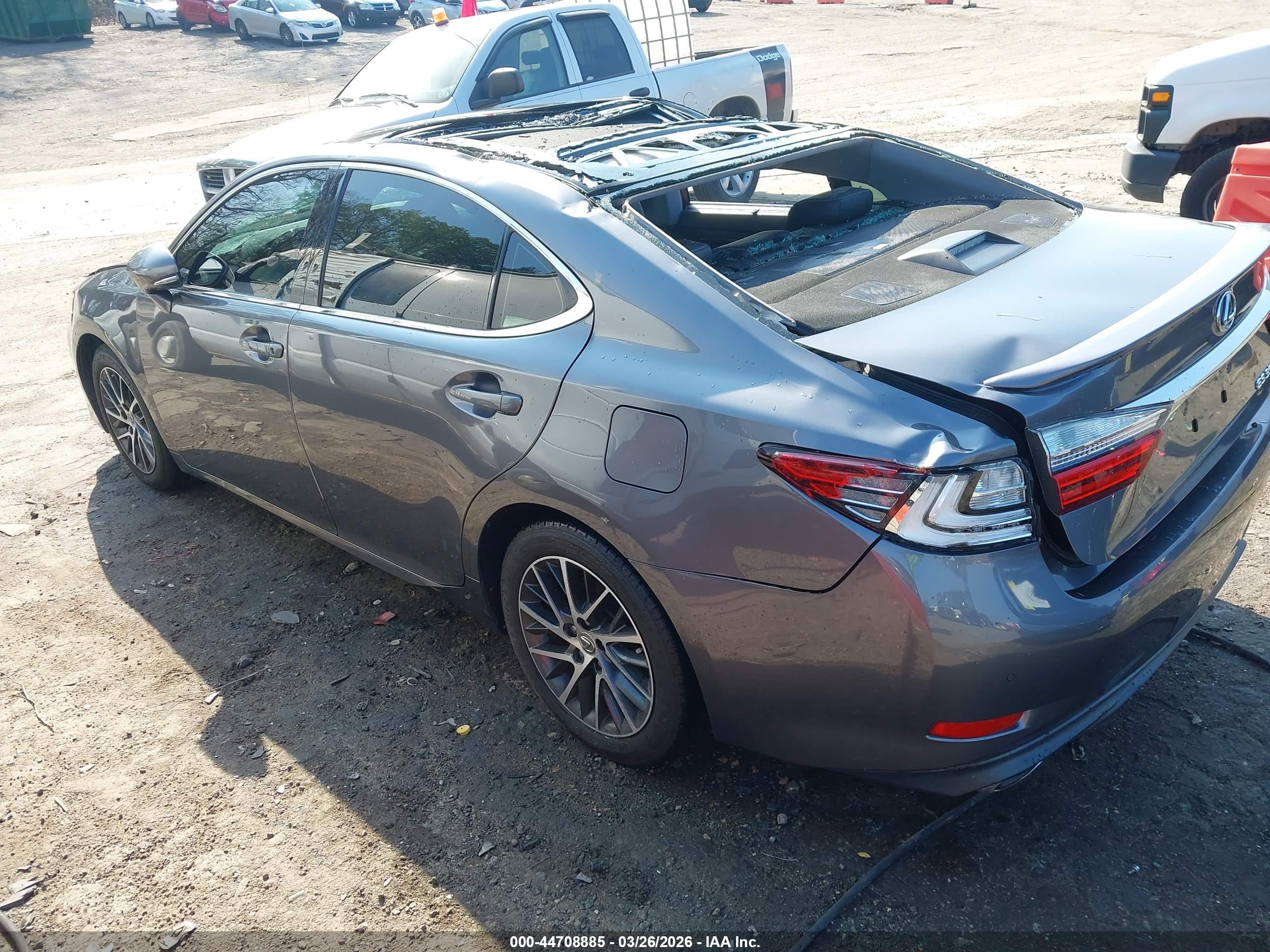 LEXUS ES image 3