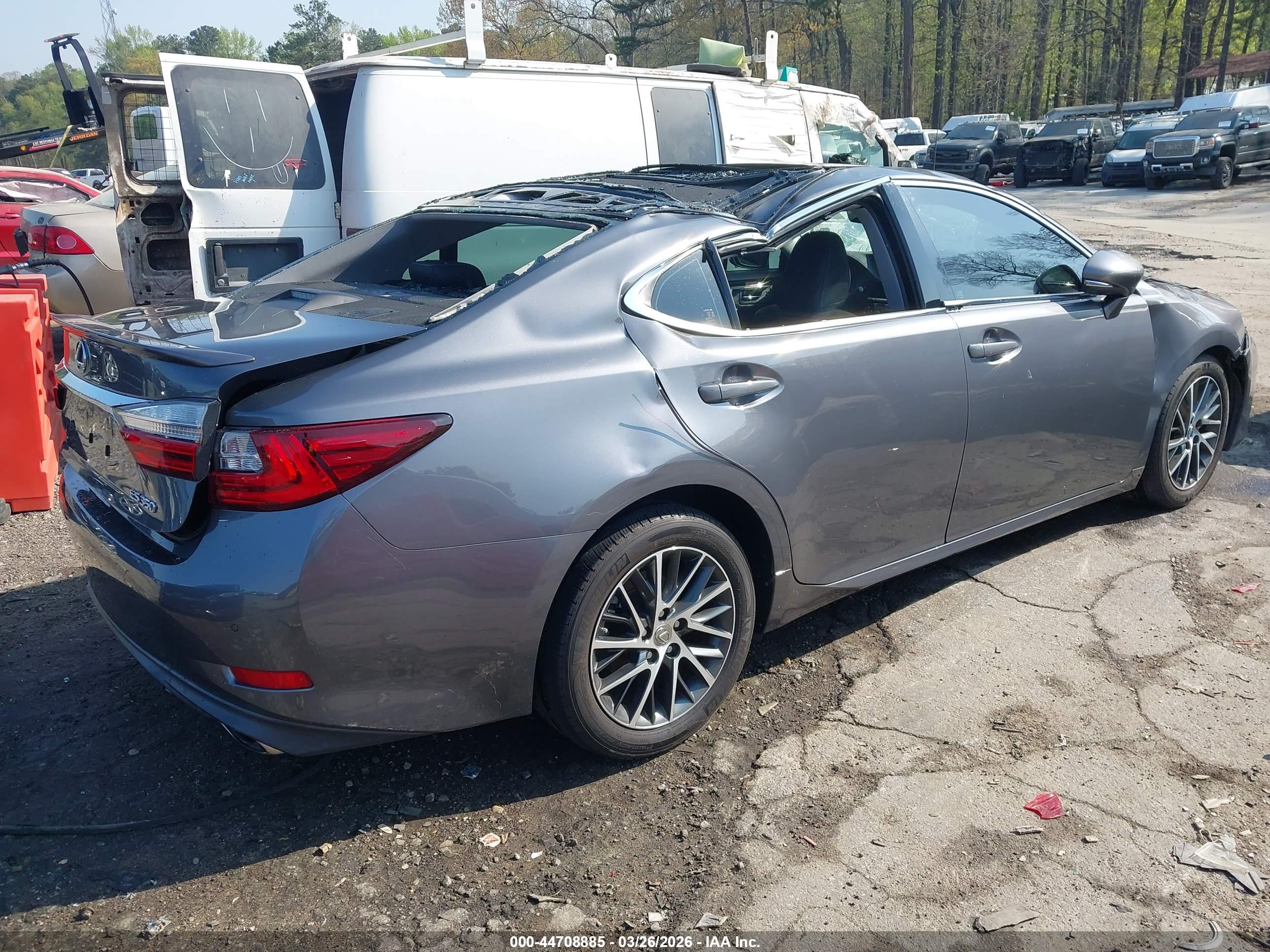 LEXUS ES image 4