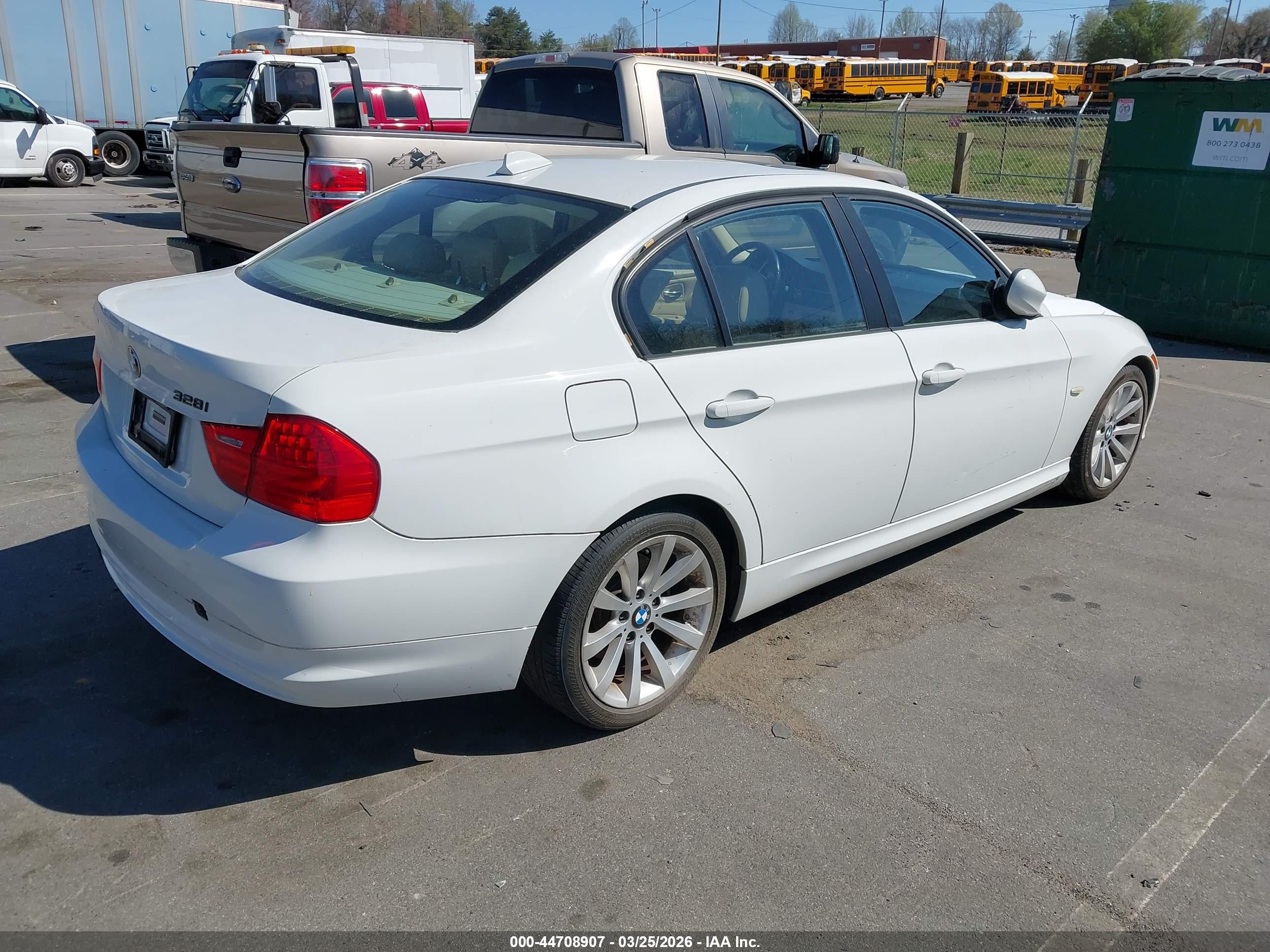 BMW 328I image 4