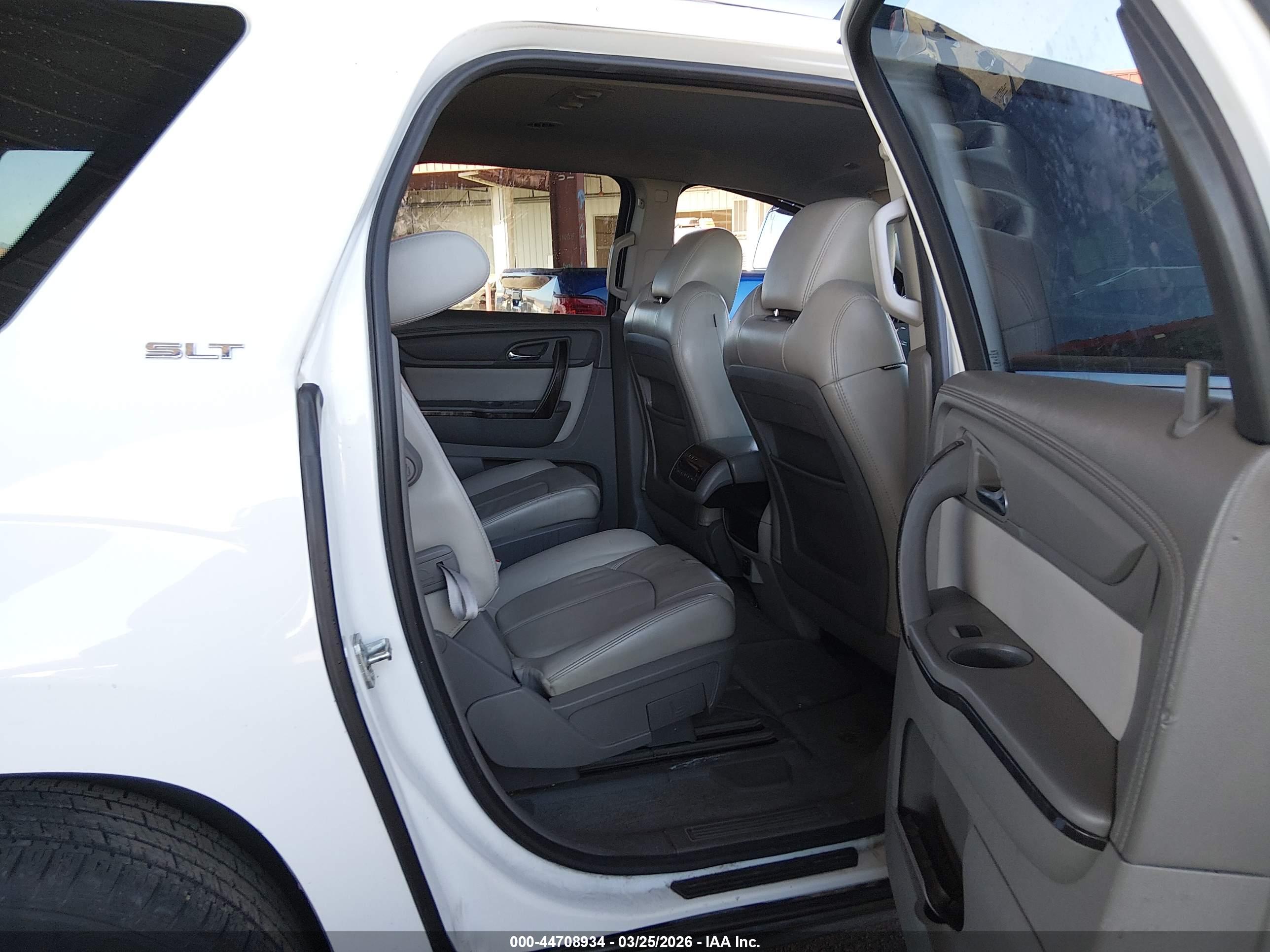 GMC ACADIA image 8