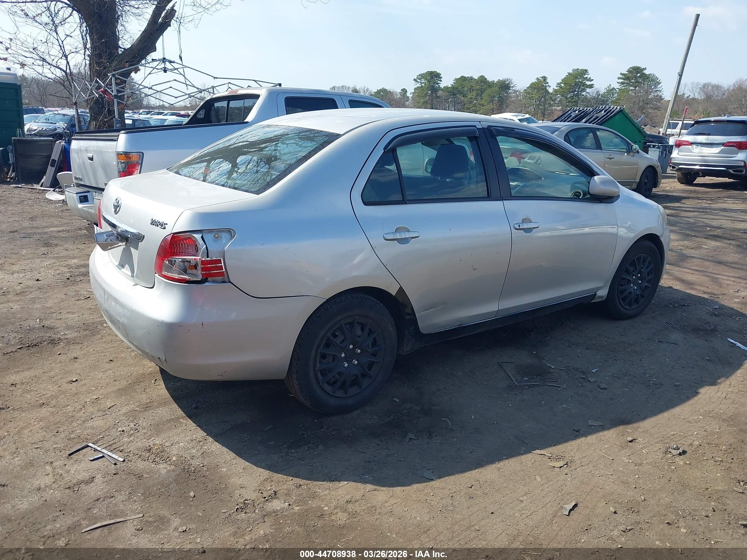TOYOTA YARIS image 4