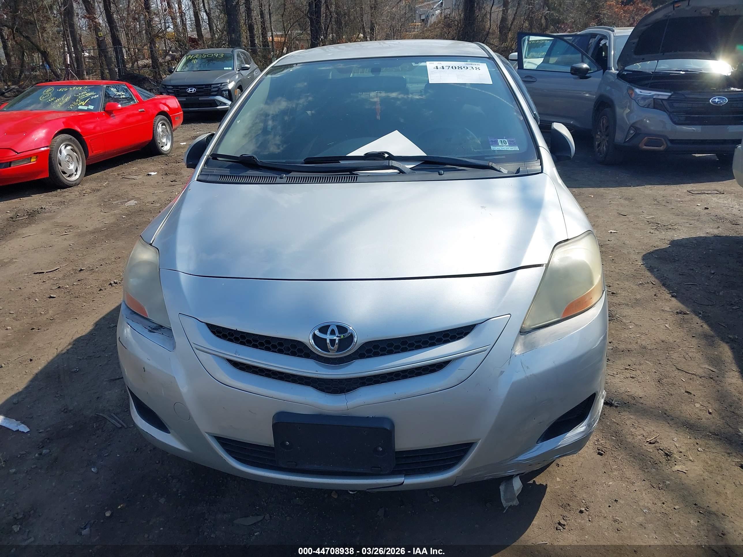 TOYOTA YARIS image 6