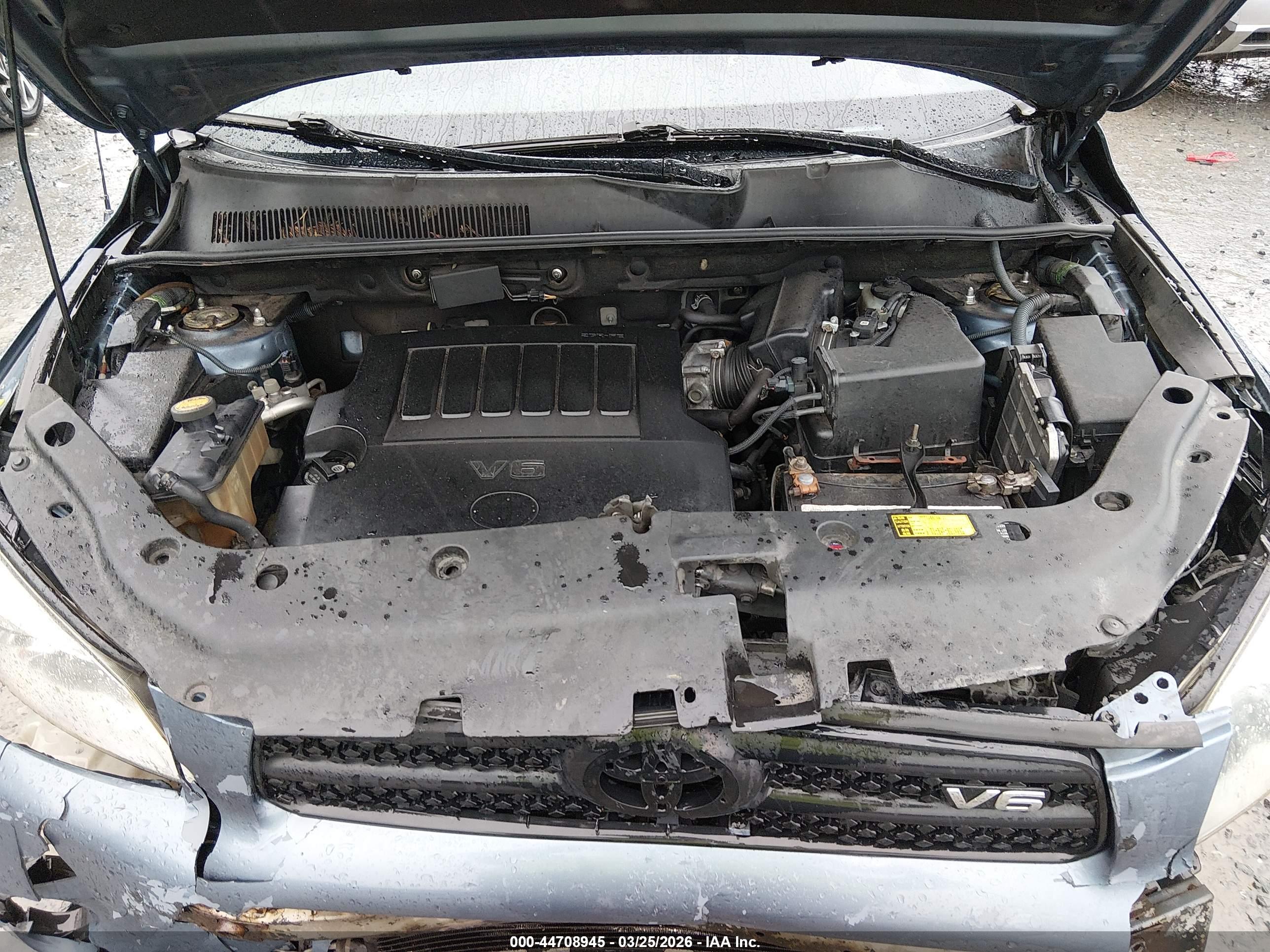 TOYOTA RAV4 image 10