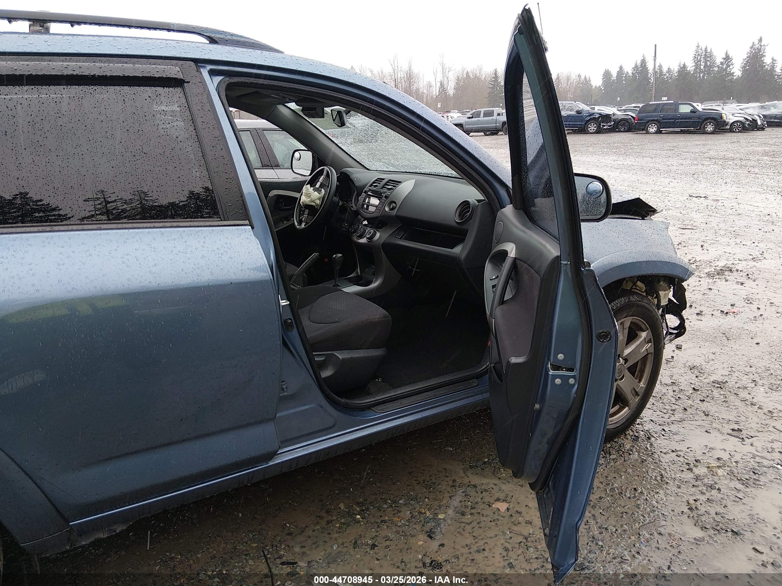 TOYOTA RAV4 image 5