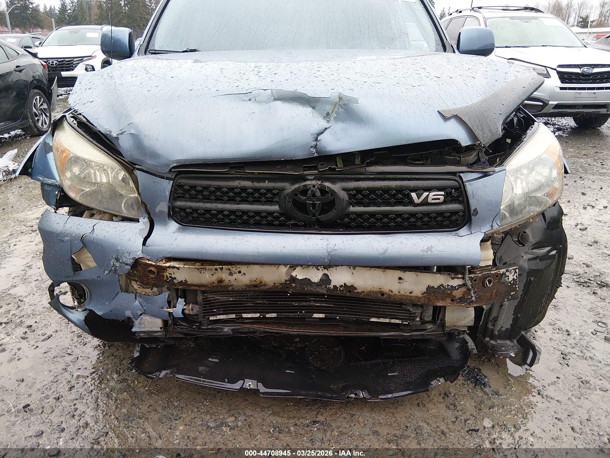 TOYOTA RAV4 image 6