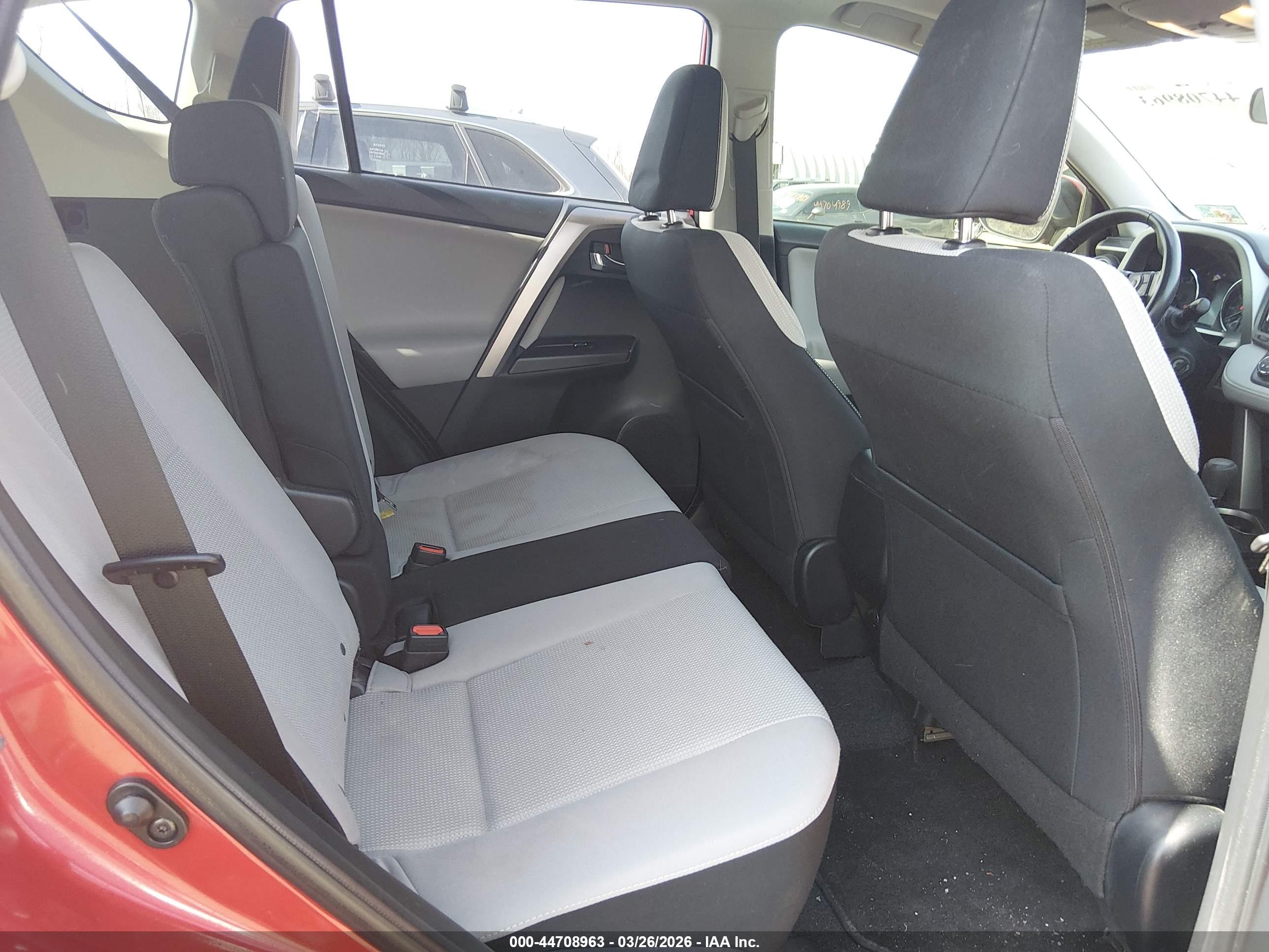 TOYOTA RAV4 image 8