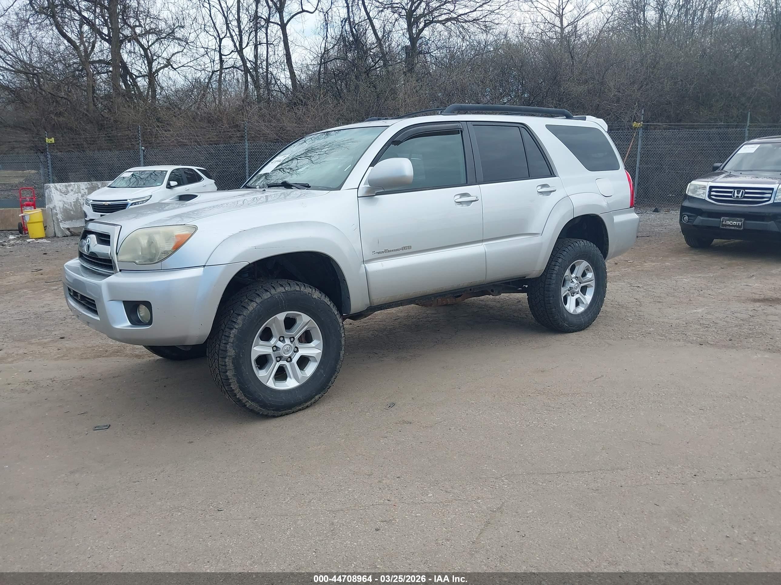 TOYOTA 4RUNNER image 2
