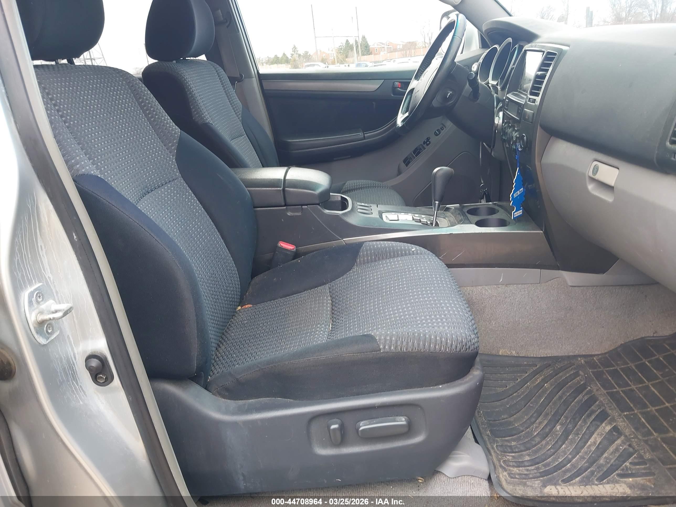 TOYOTA 4RUNNER image 5