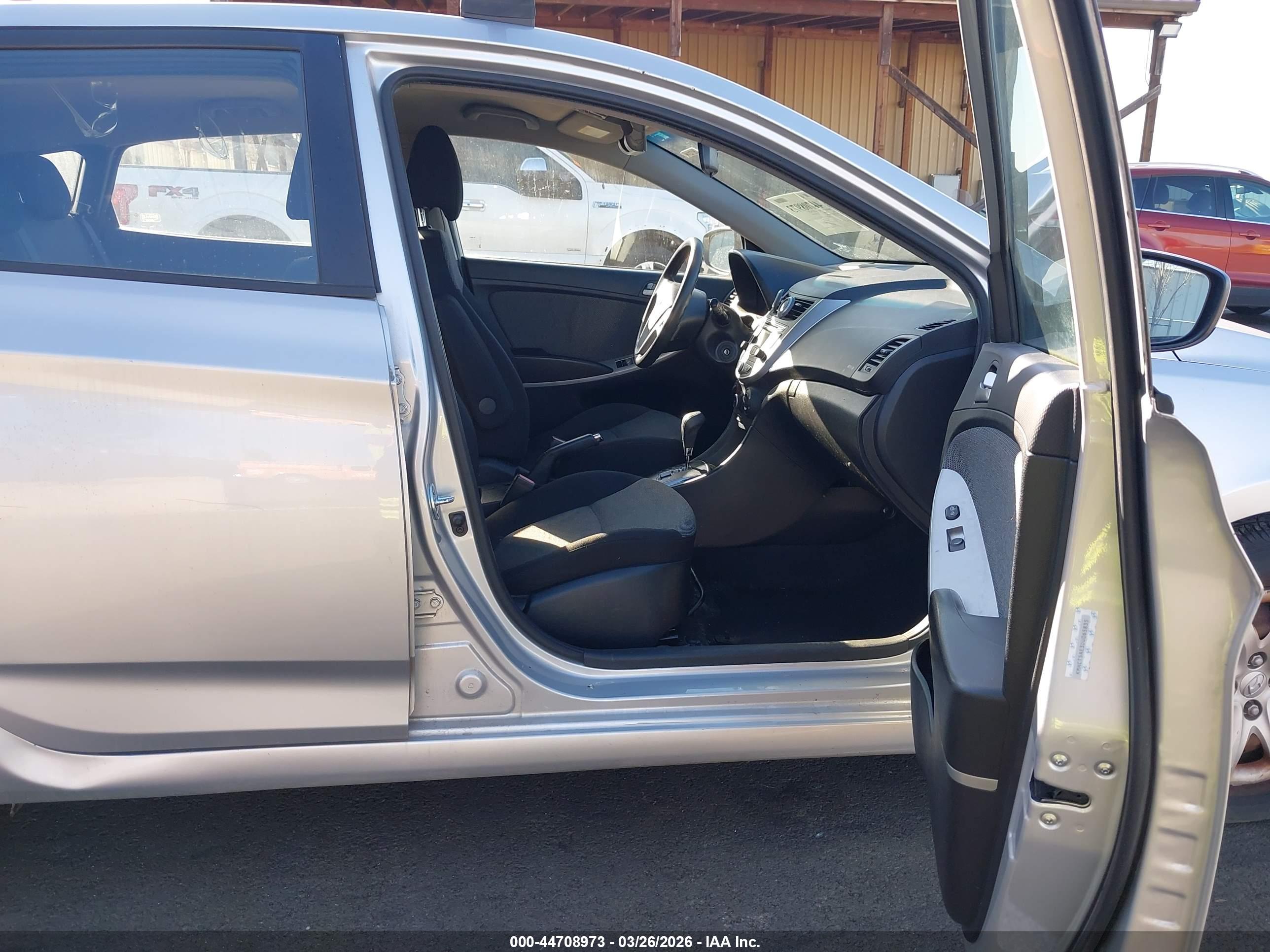 HYUNDAI ACCENT image 5