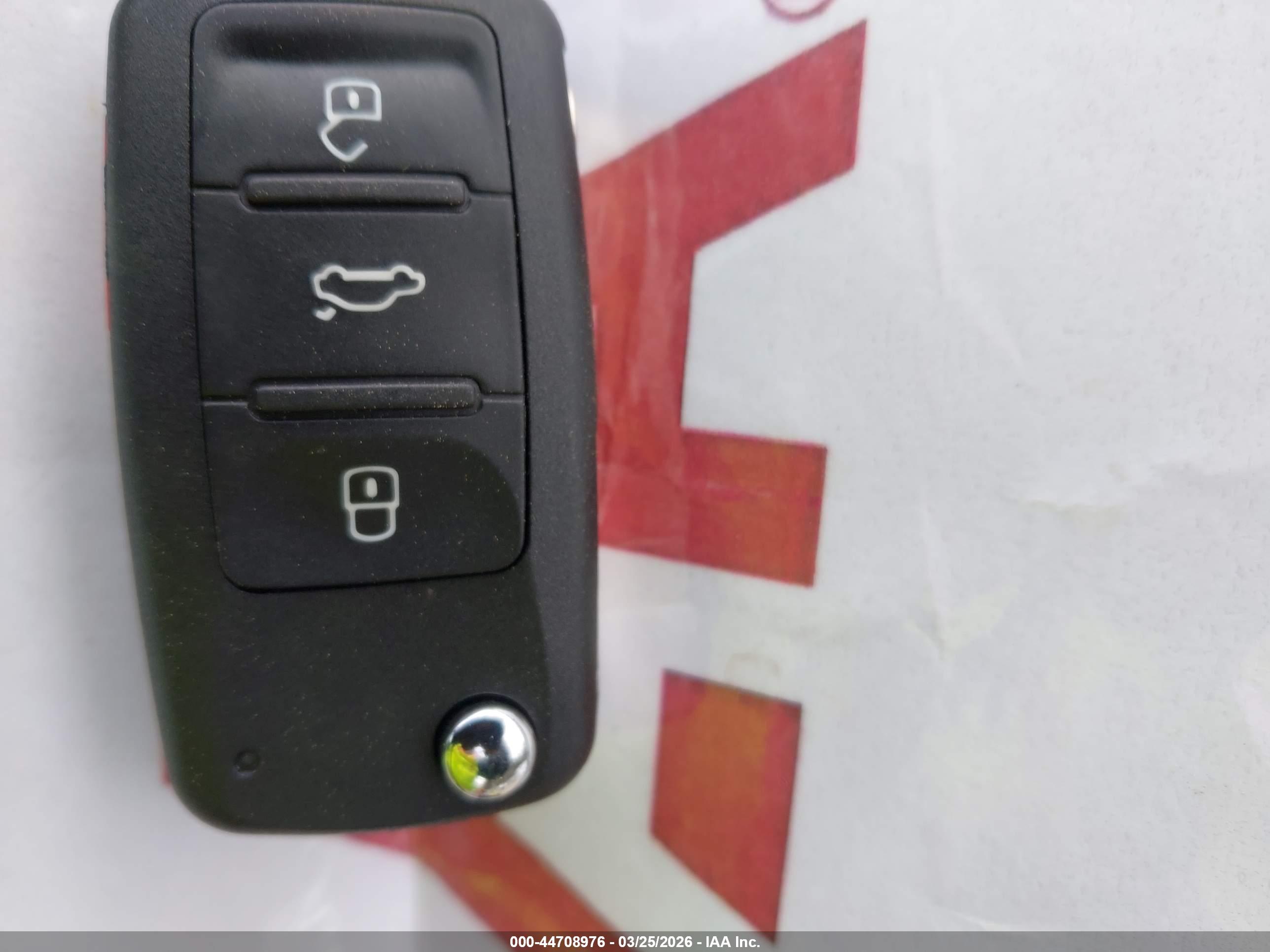 VOLKSWAGEN PASSAT image 11
