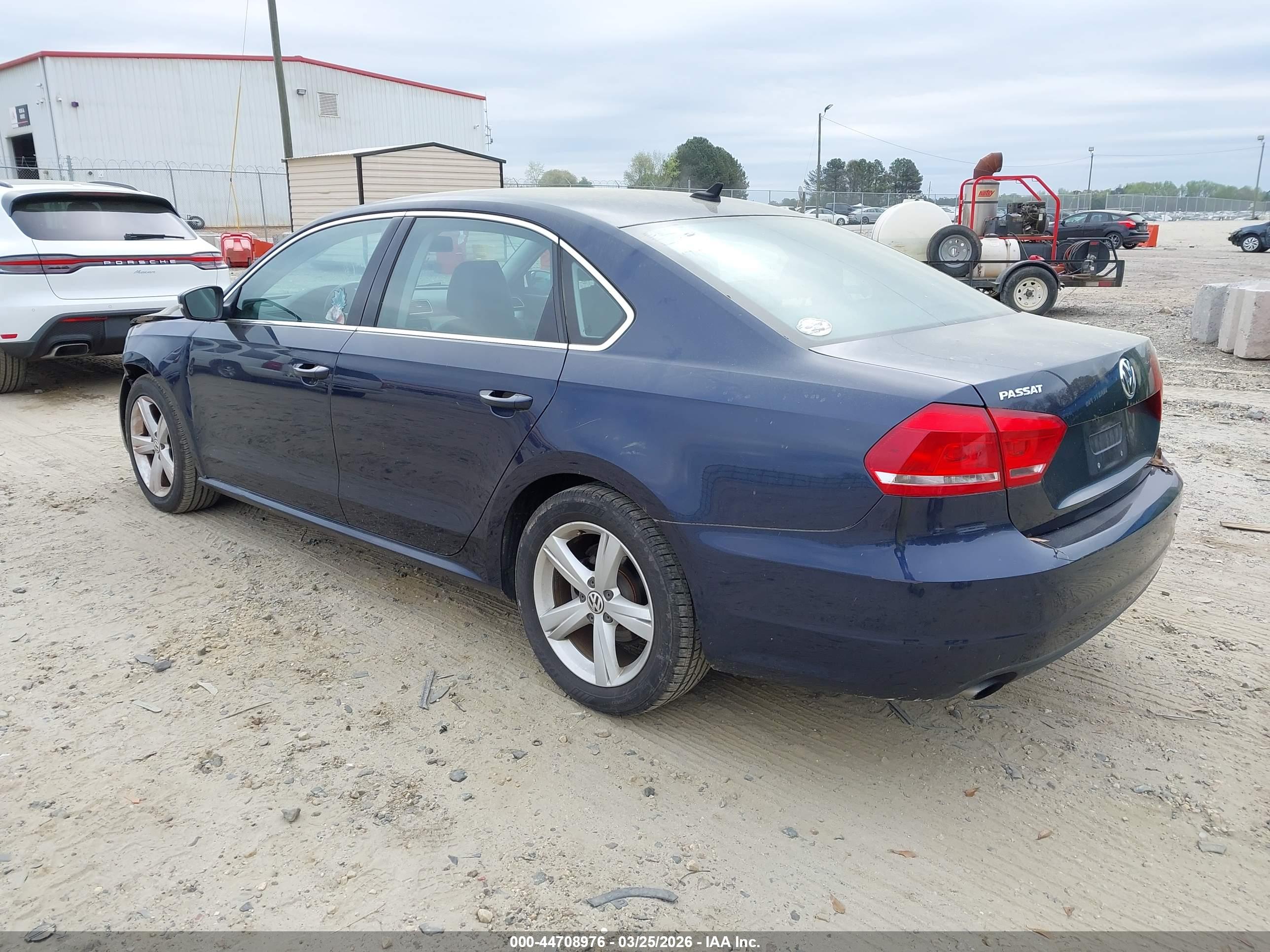 VOLKSWAGEN PASSAT image 3