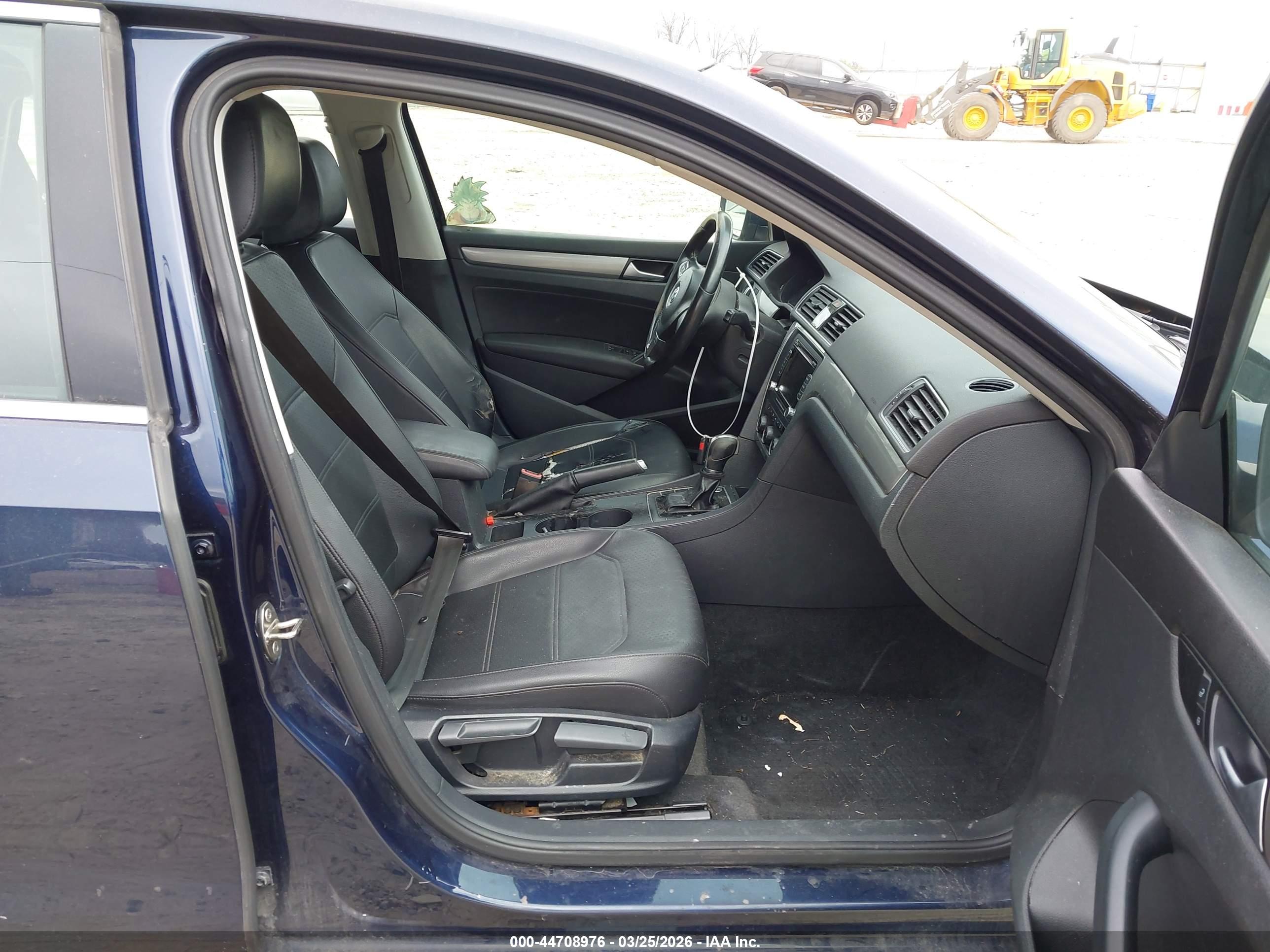 VOLKSWAGEN PASSAT image 5