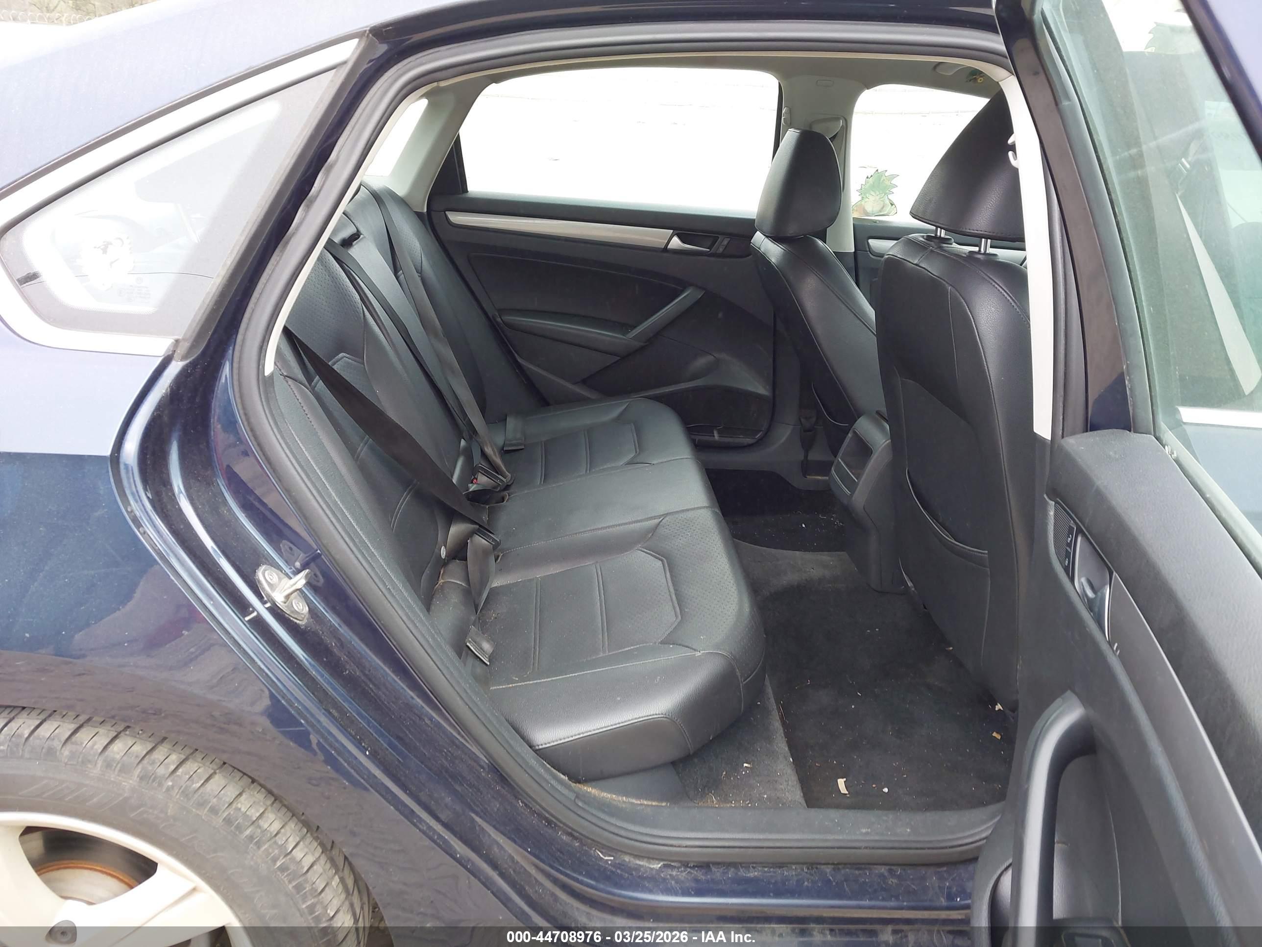 VOLKSWAGEN PASSAT image 8
