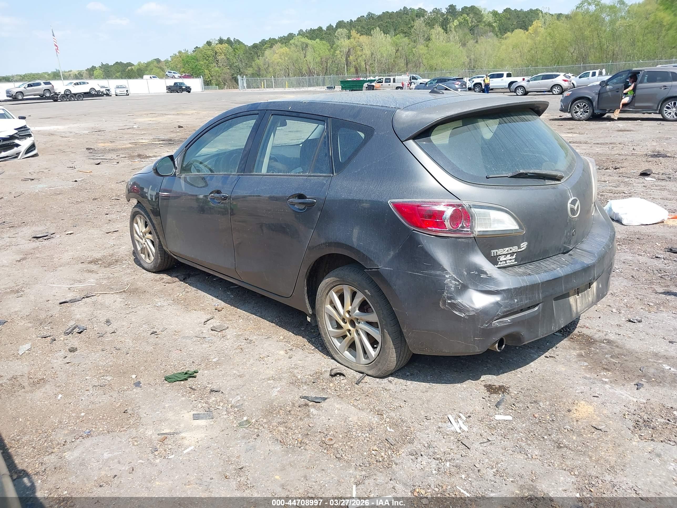 MAZDA MAZDA3 image 3