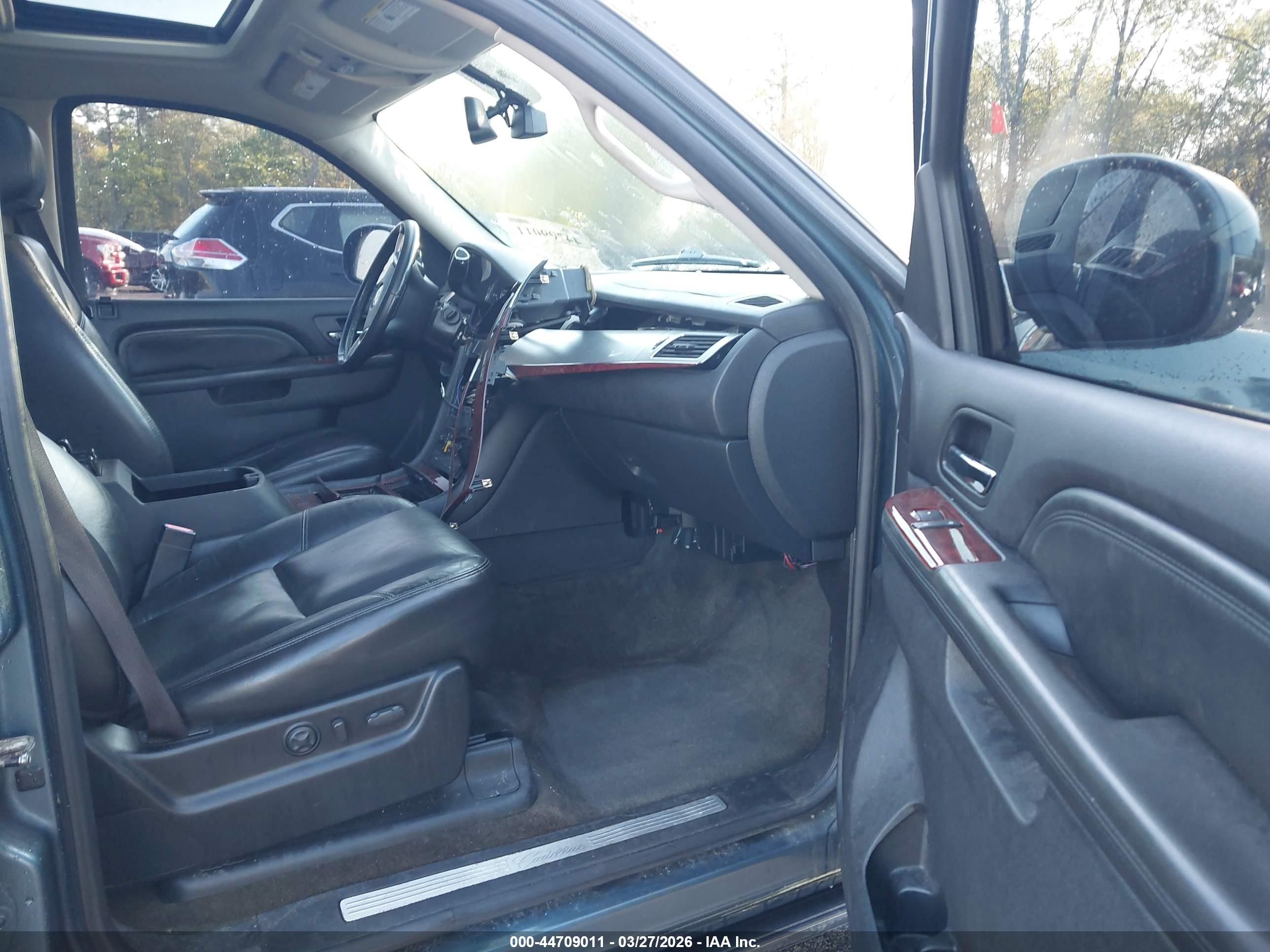 CADILLAC ESCALADE image 5