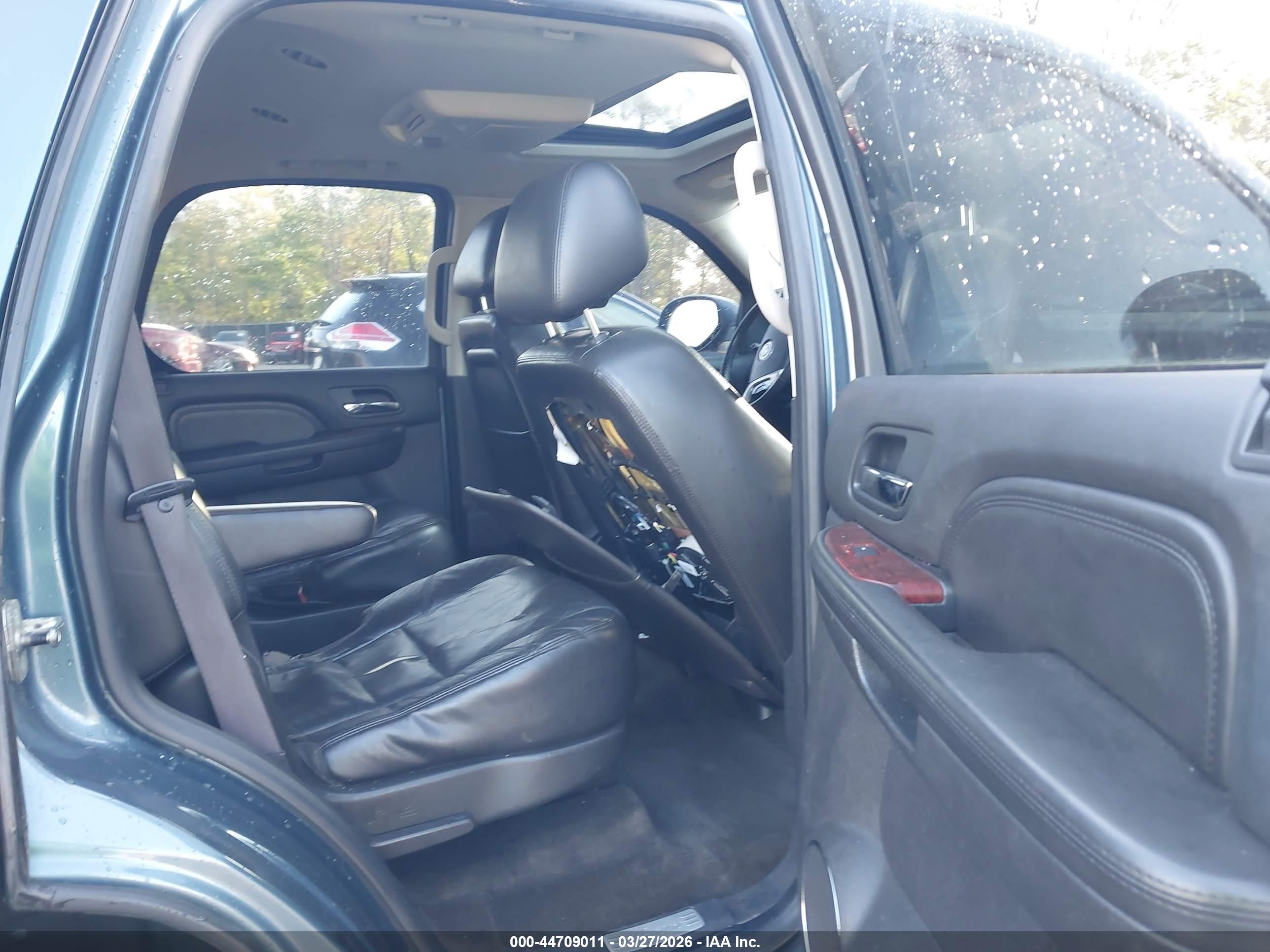 CADILLAC ESCALADE image 8