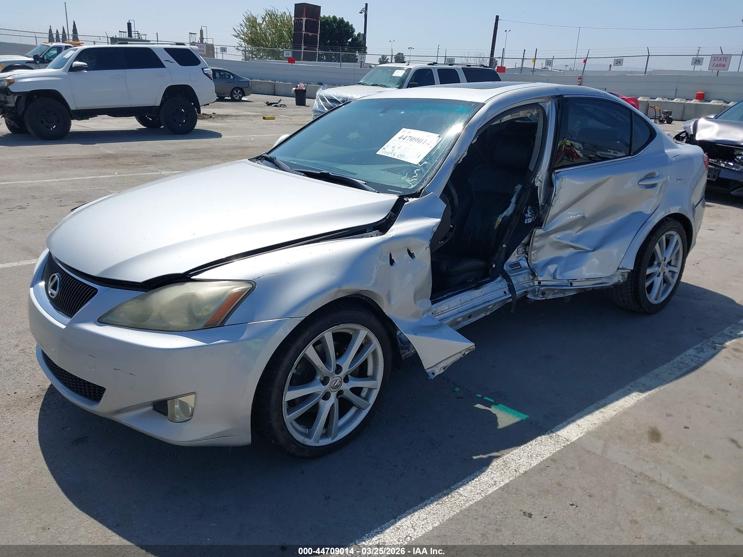 LEXUS IS image 2