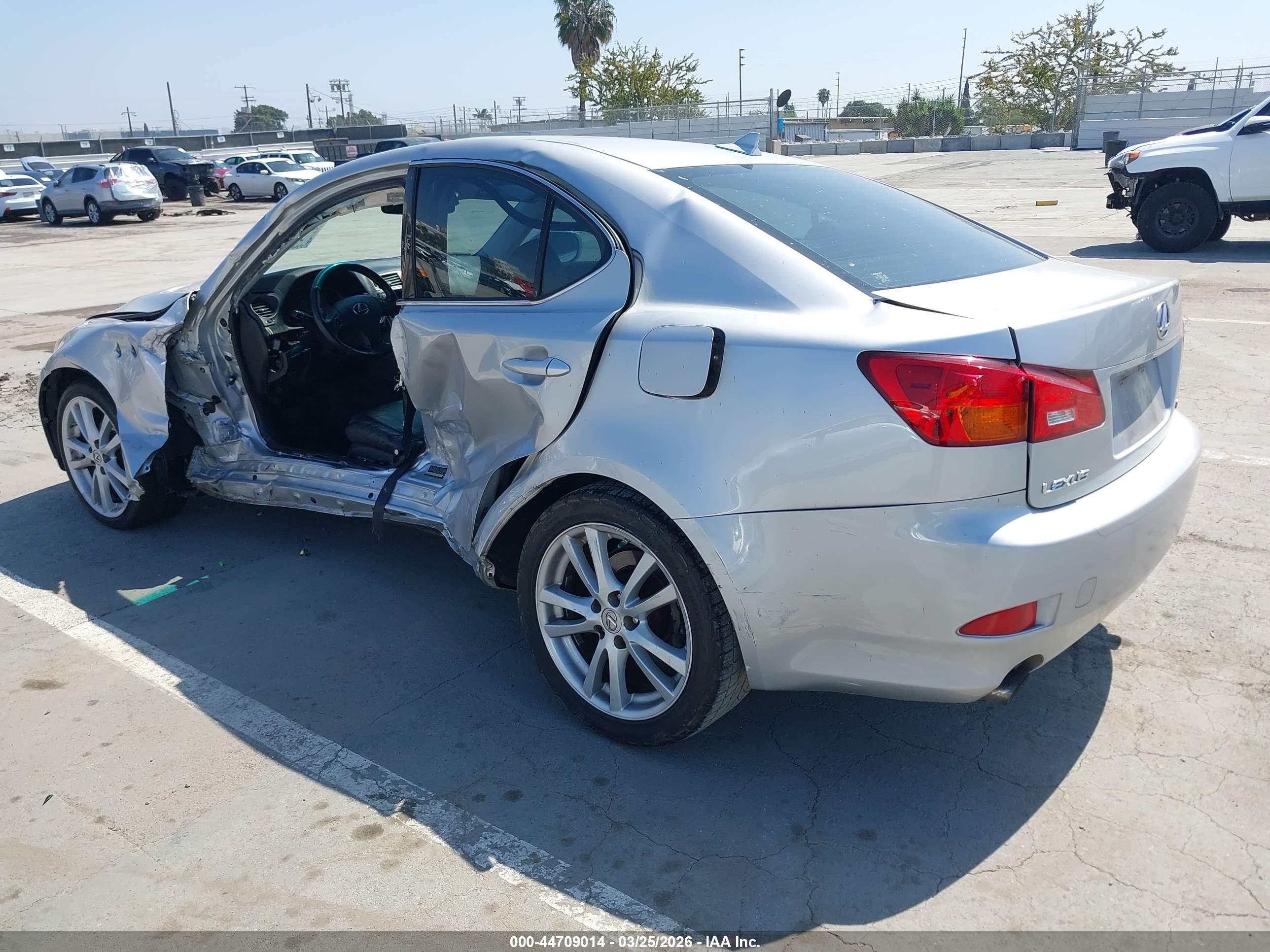 LEXUS IS image 3