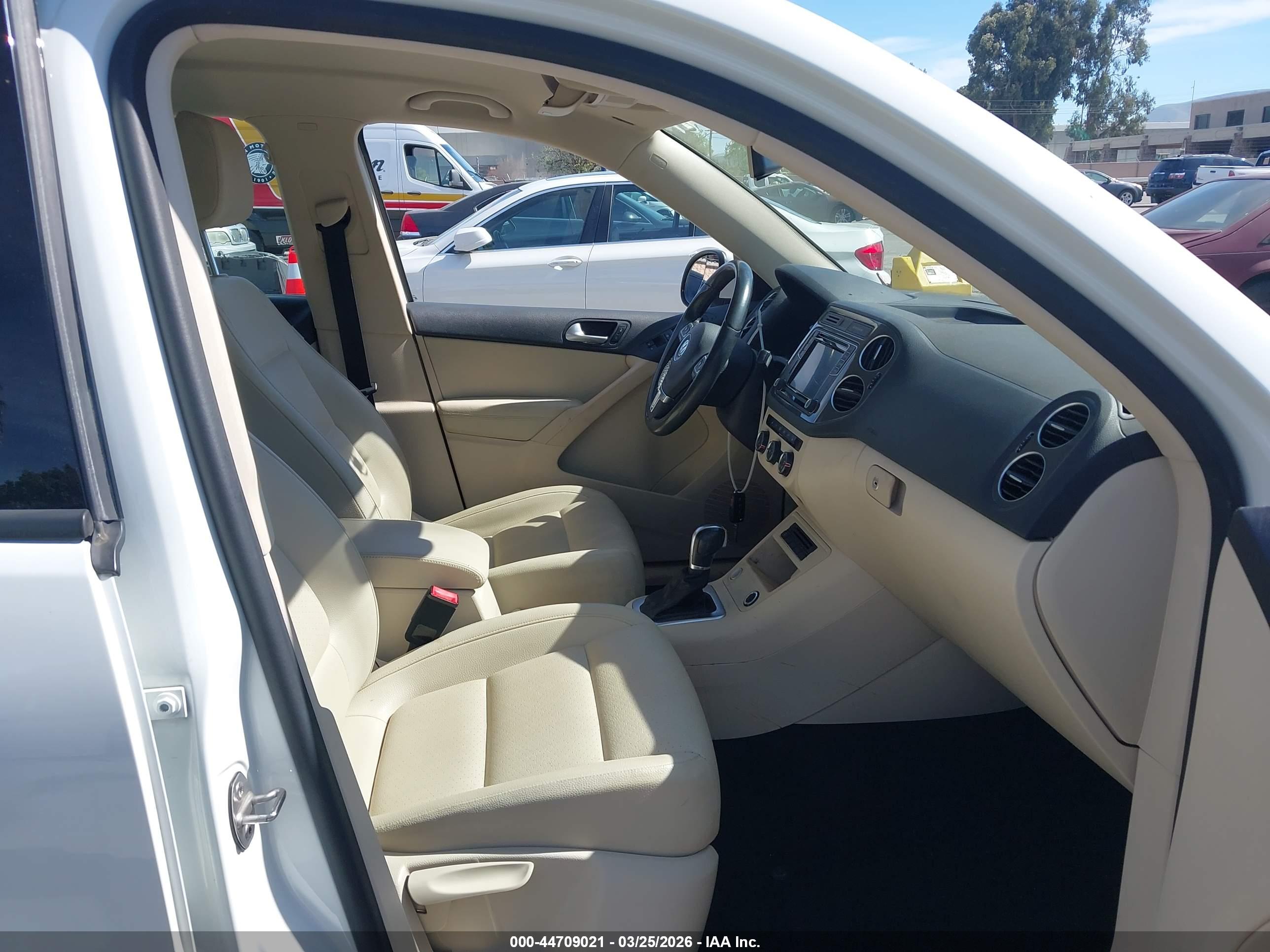 VOLKSWAGEN TIGUAN image 5