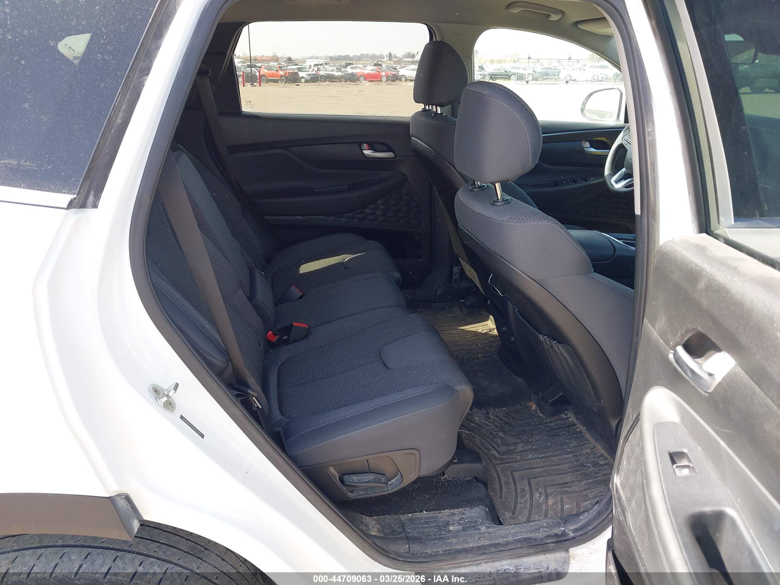 HYUNDAI SANTA image 8