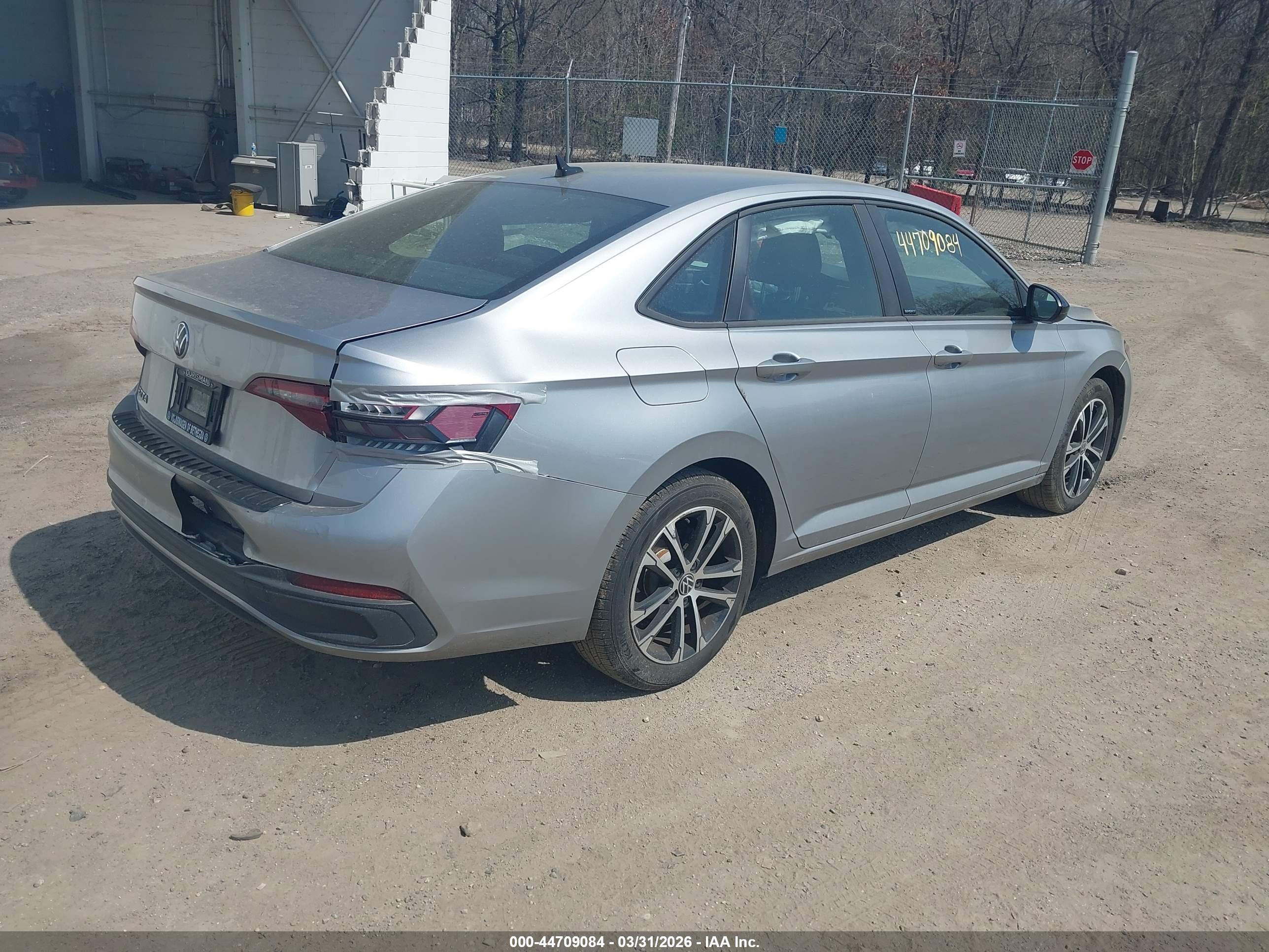 VOLKSWAGEN JETTA image 4