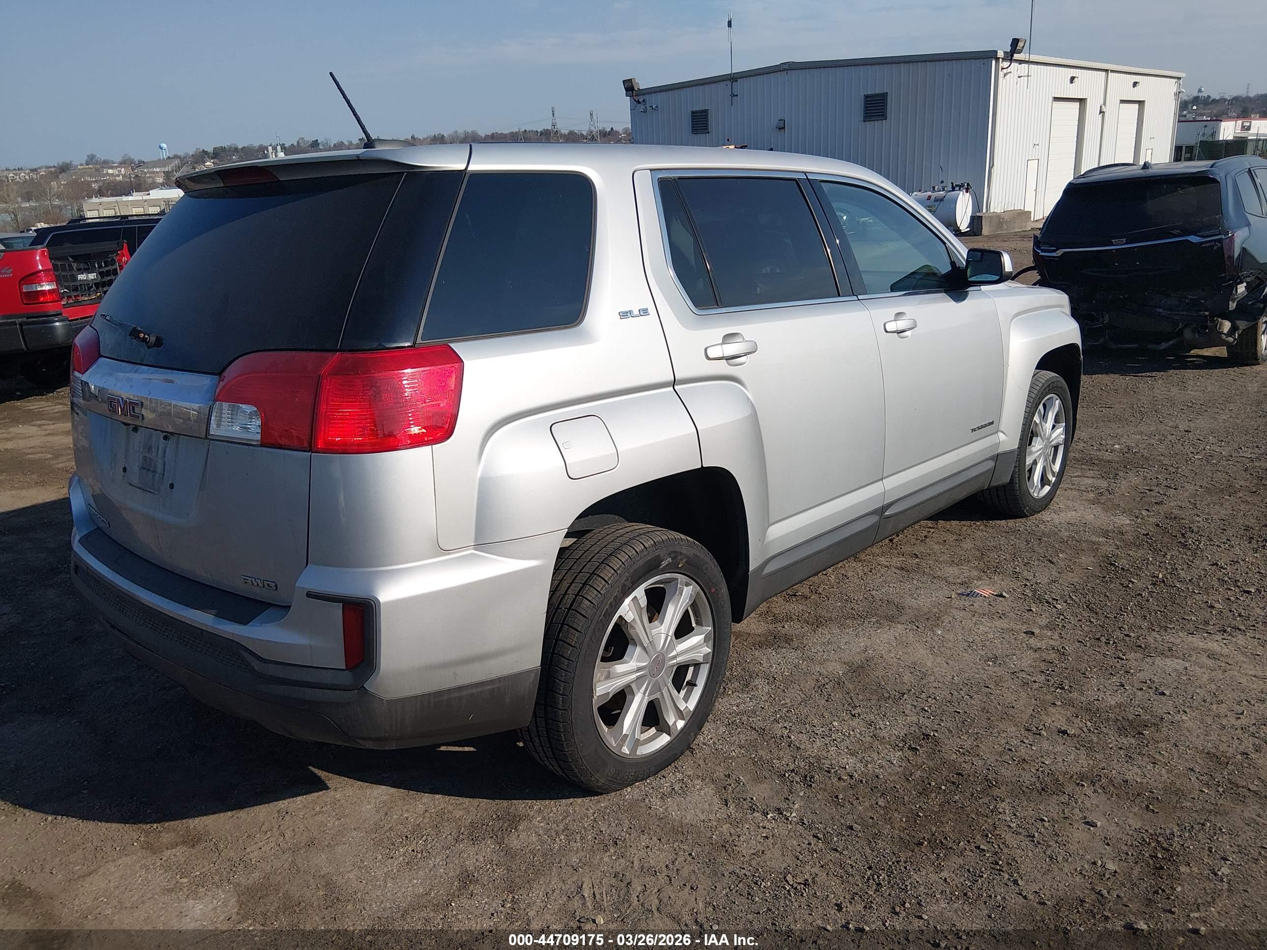 GMC TERRAIN image 4