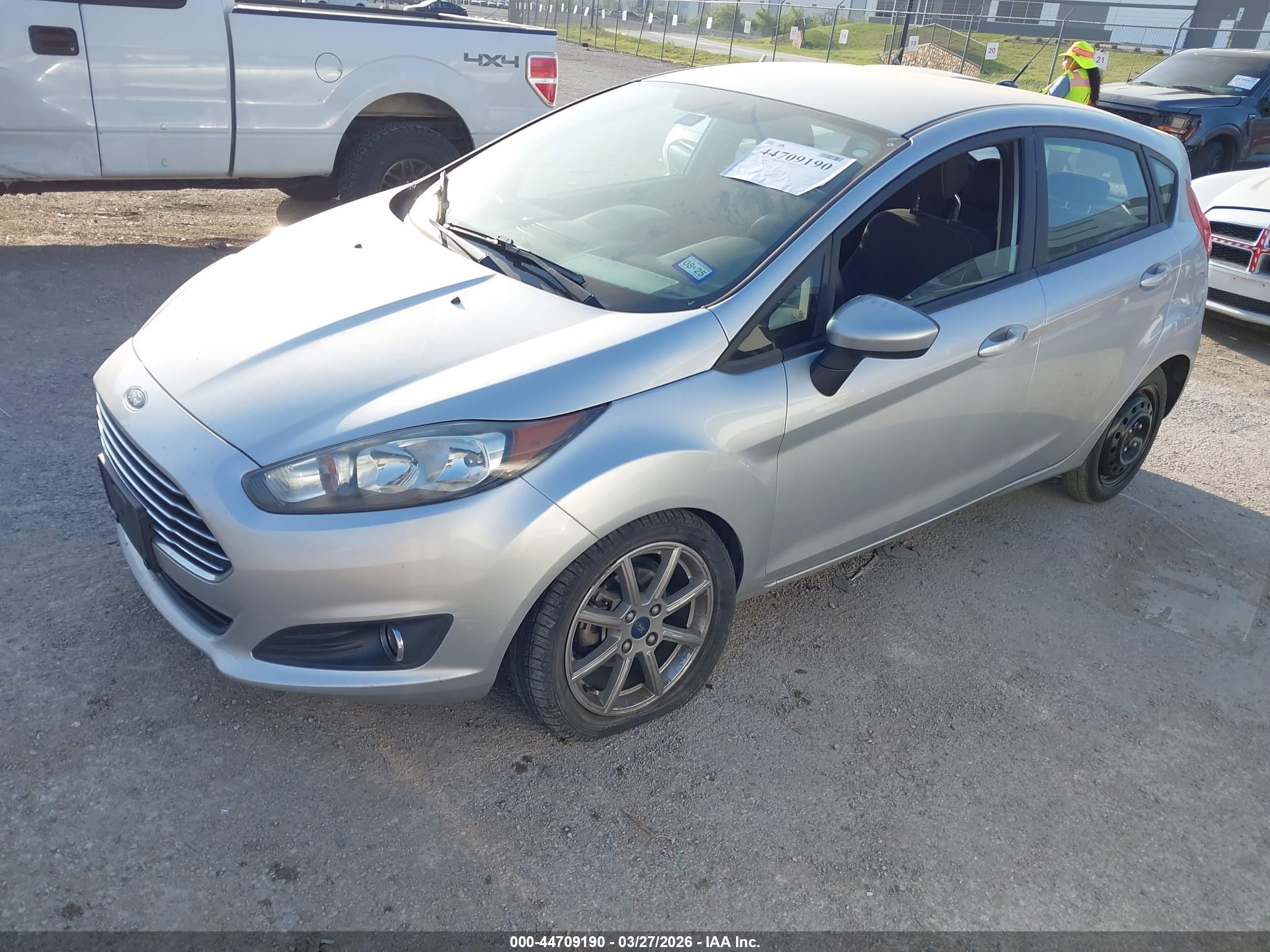 FORD FIESTA image 2