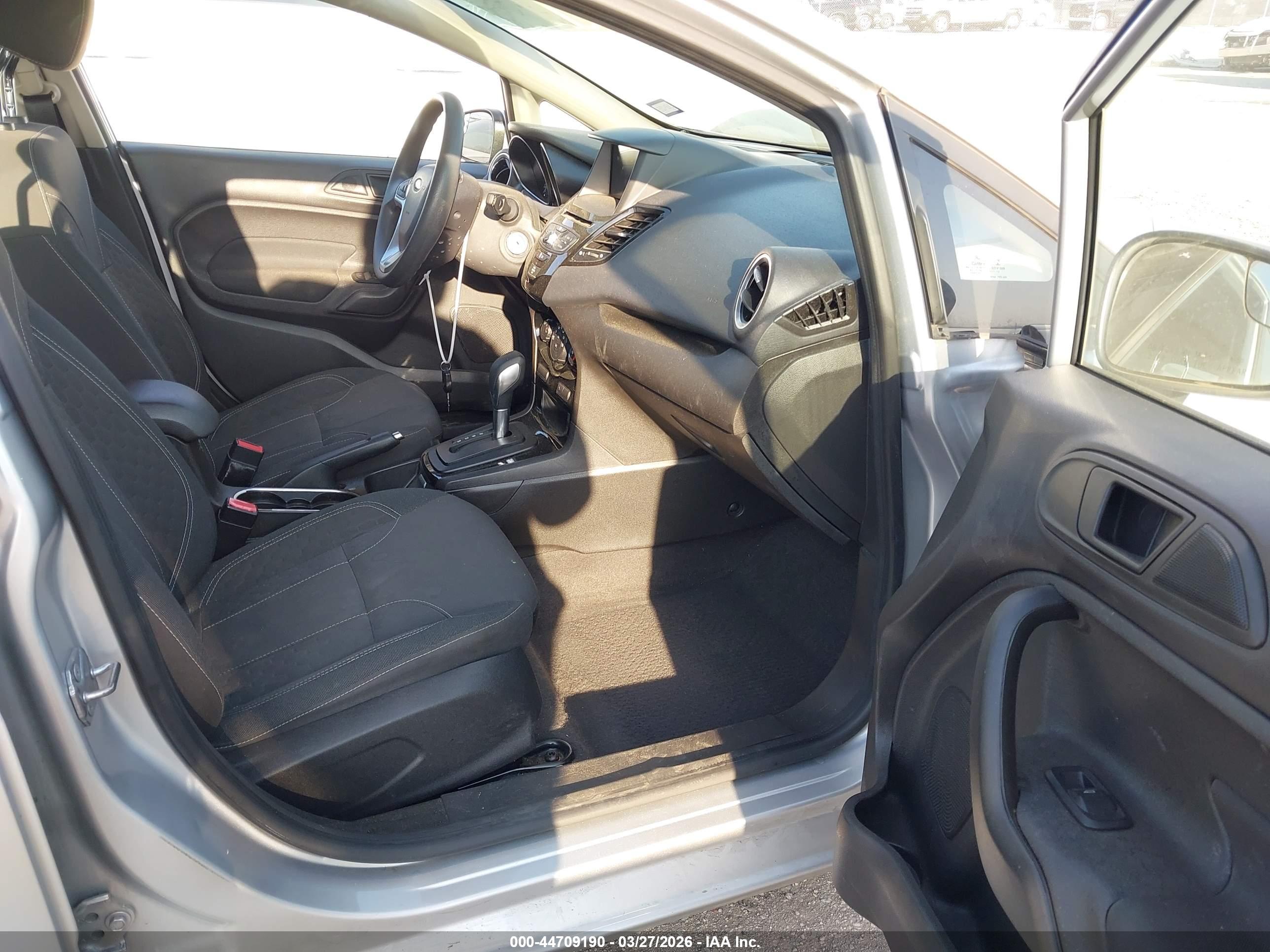 FORD FIESTA image 5