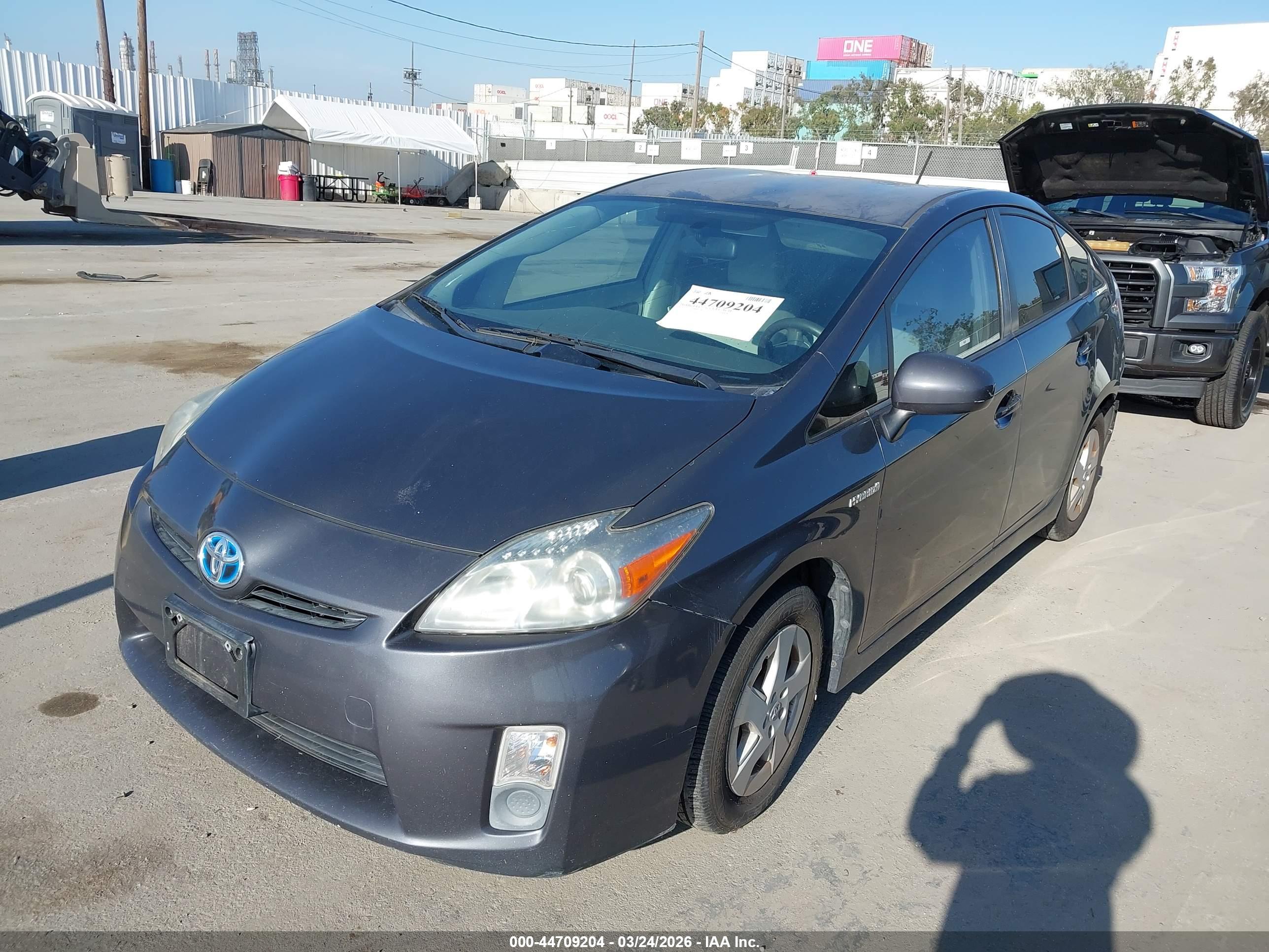 TOYOTA PRIUS image 2