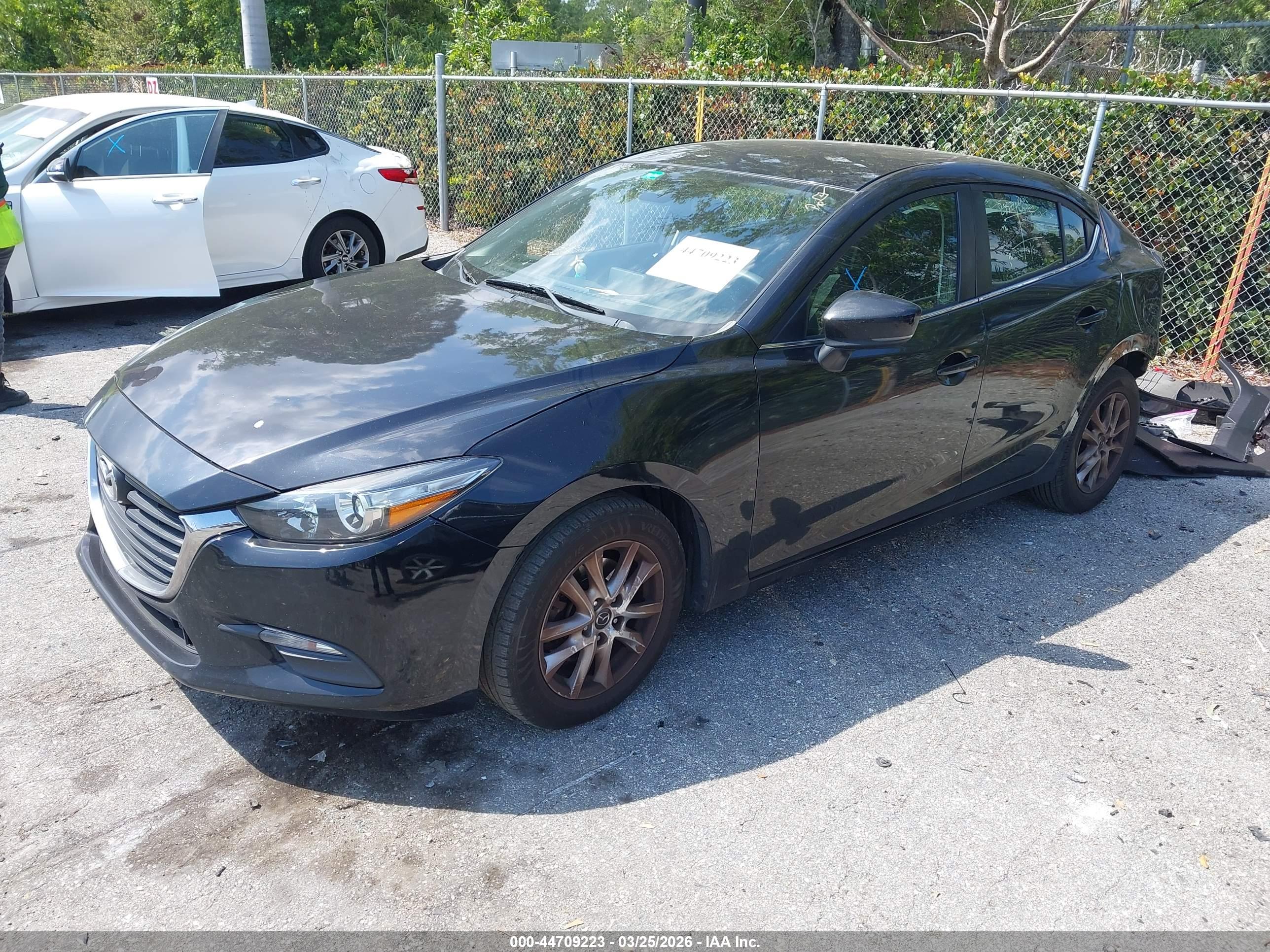 MAZDA MAZDA3 image 2