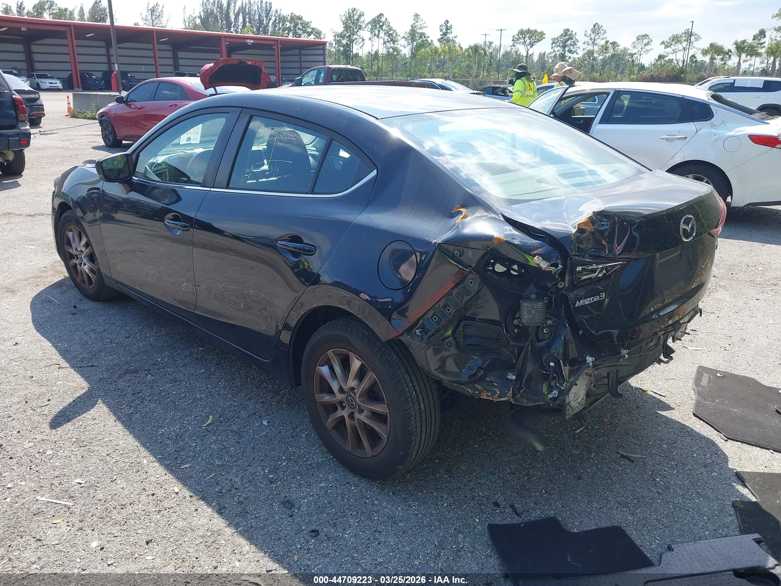 MAZDA MAZDA3 image 3