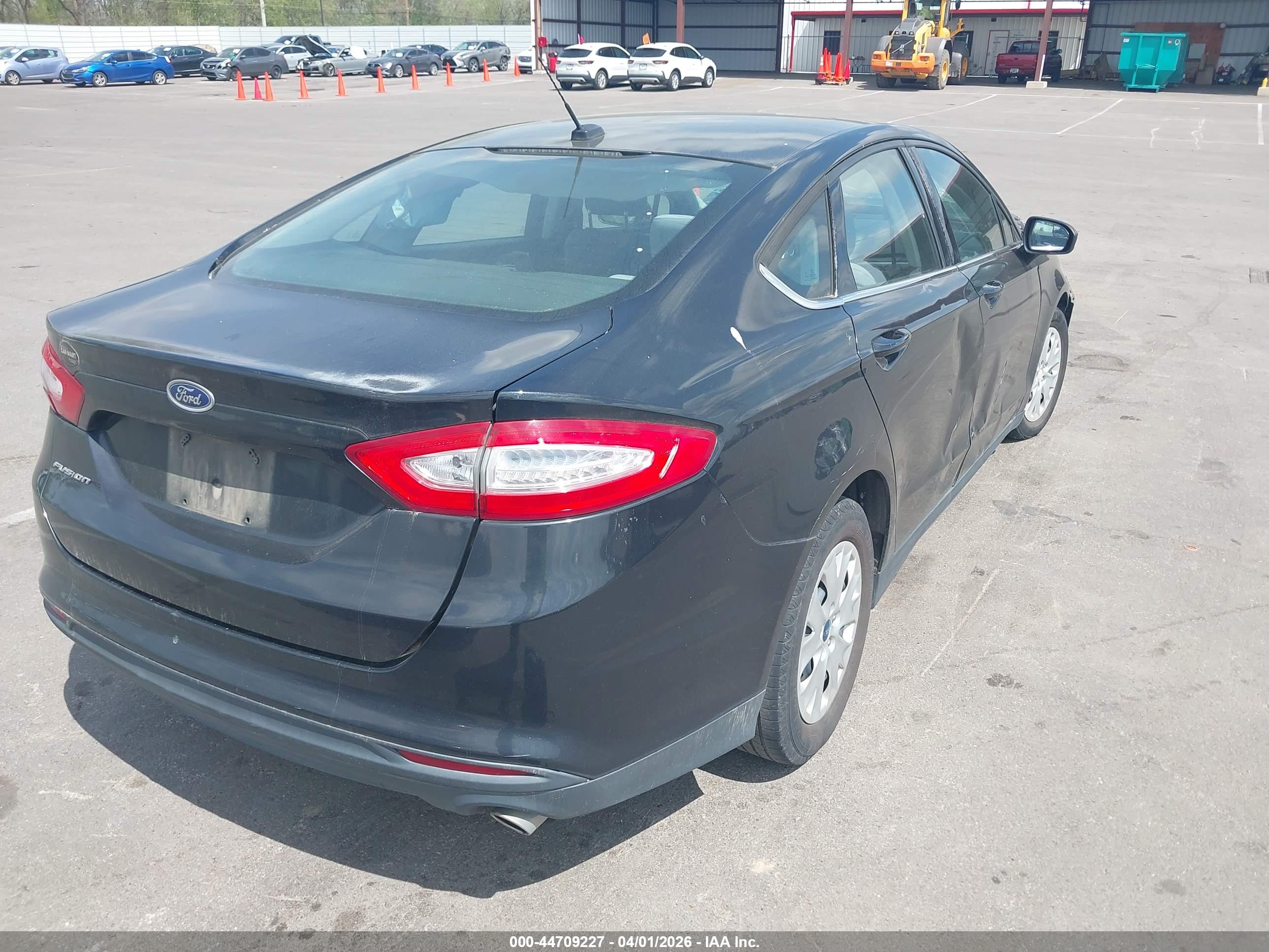FORD FUSION image 4
