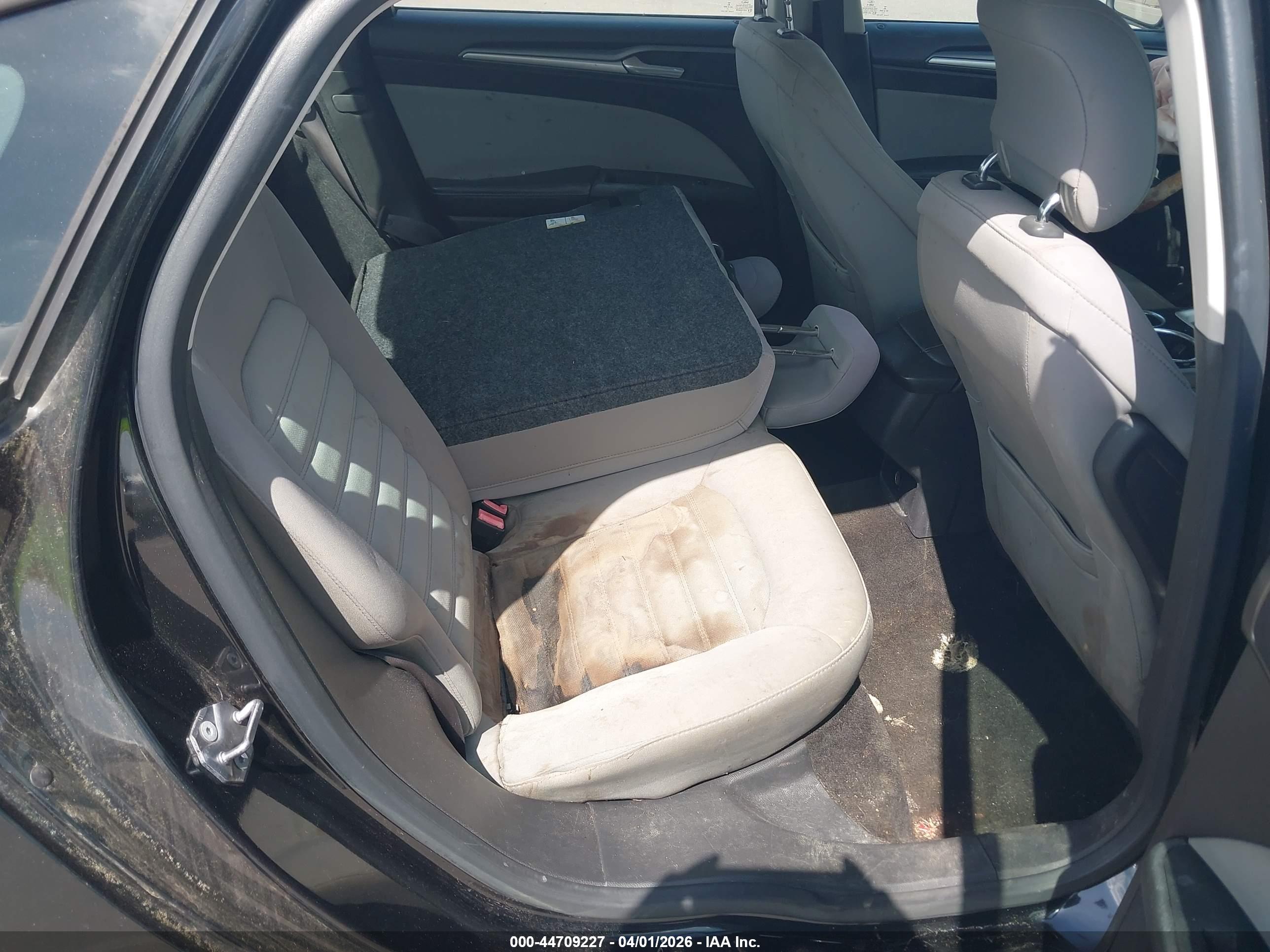 FORD FUSION image 8