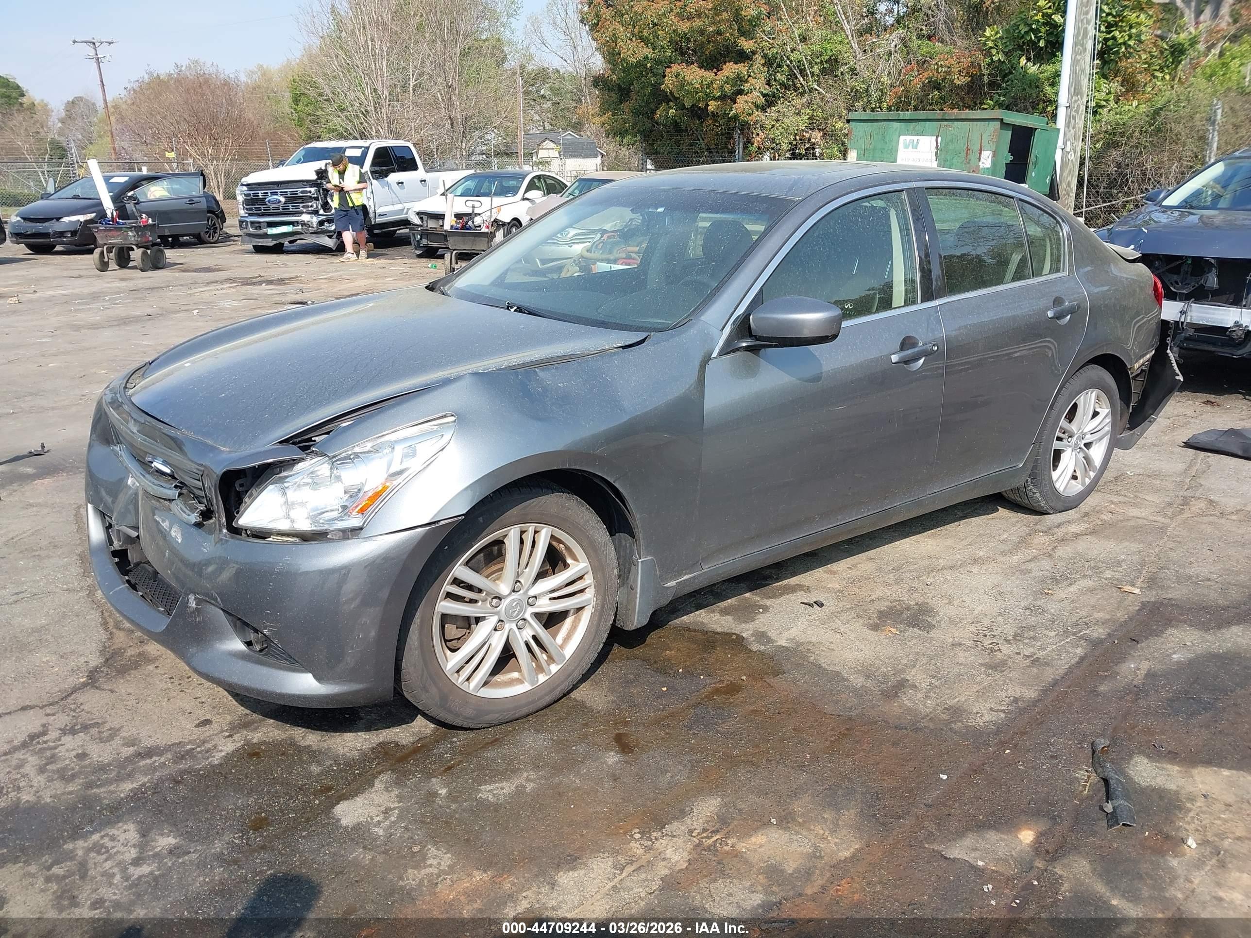 INFINITI G37 image 2