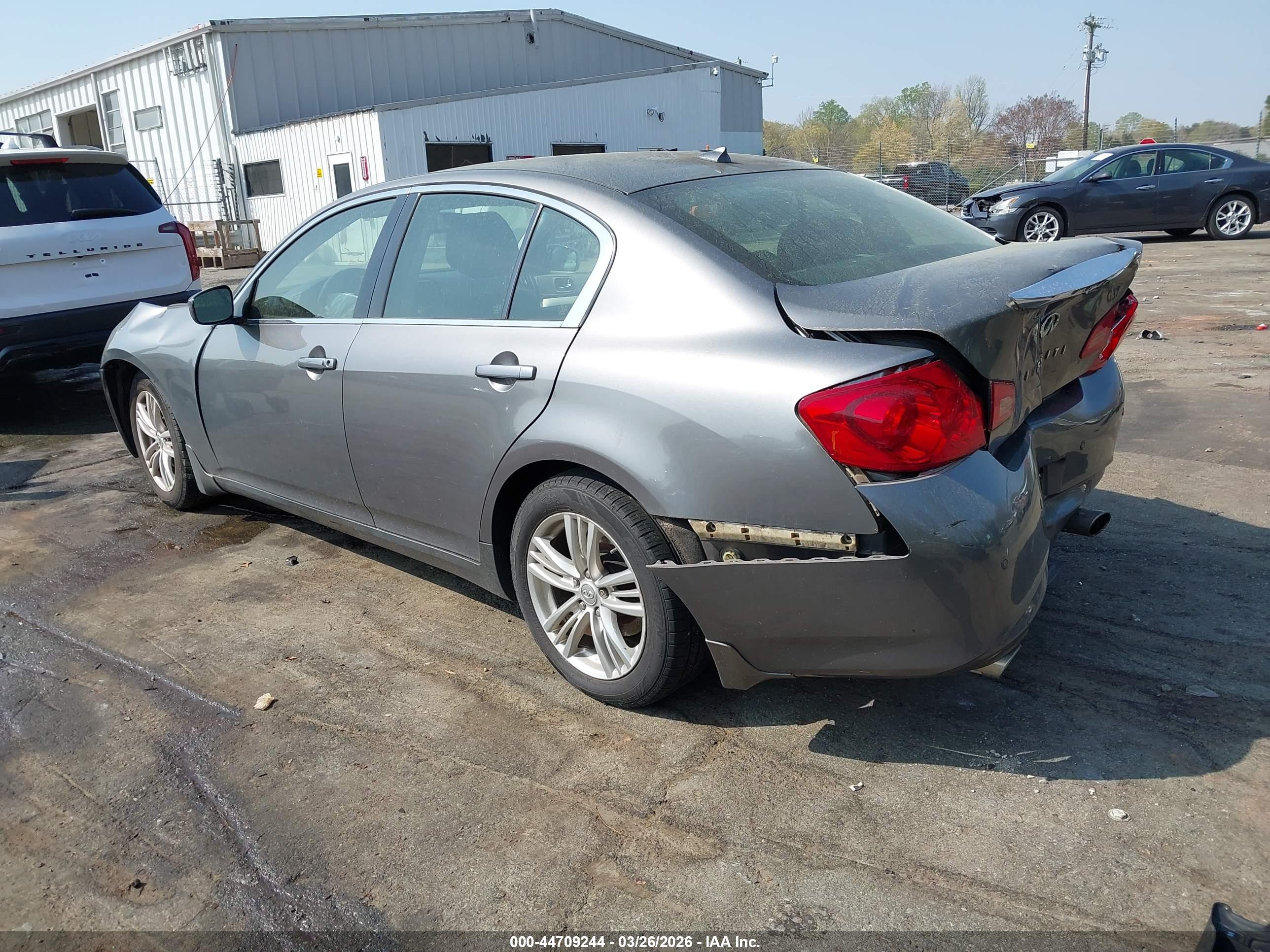 INFINITI G37 image 3