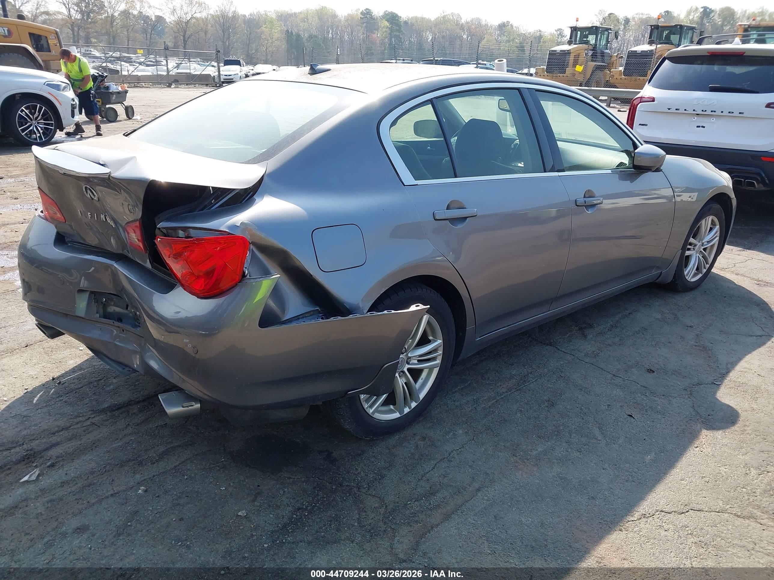INFINITI G37 image 4