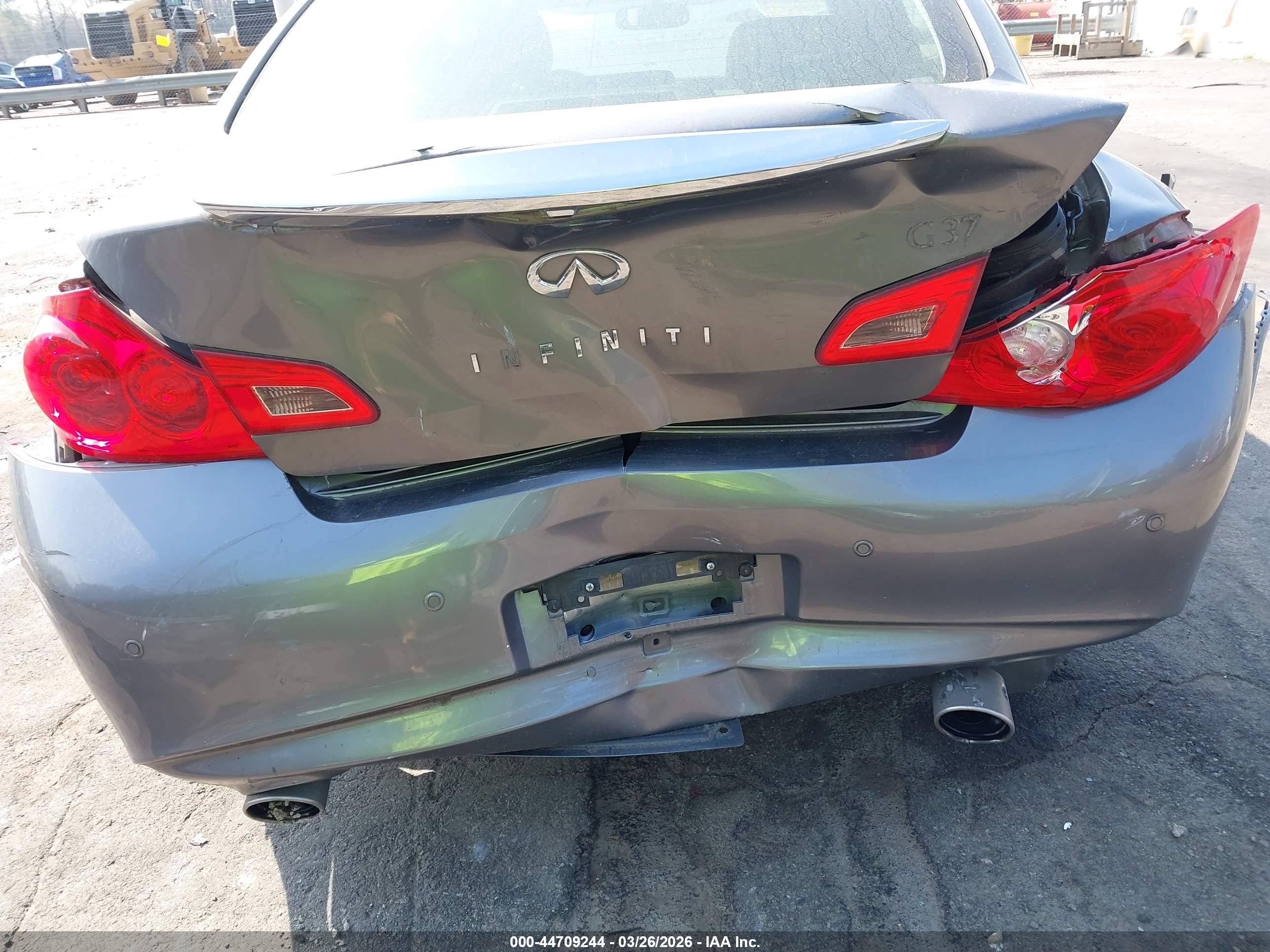 INFINITI G37 image 6