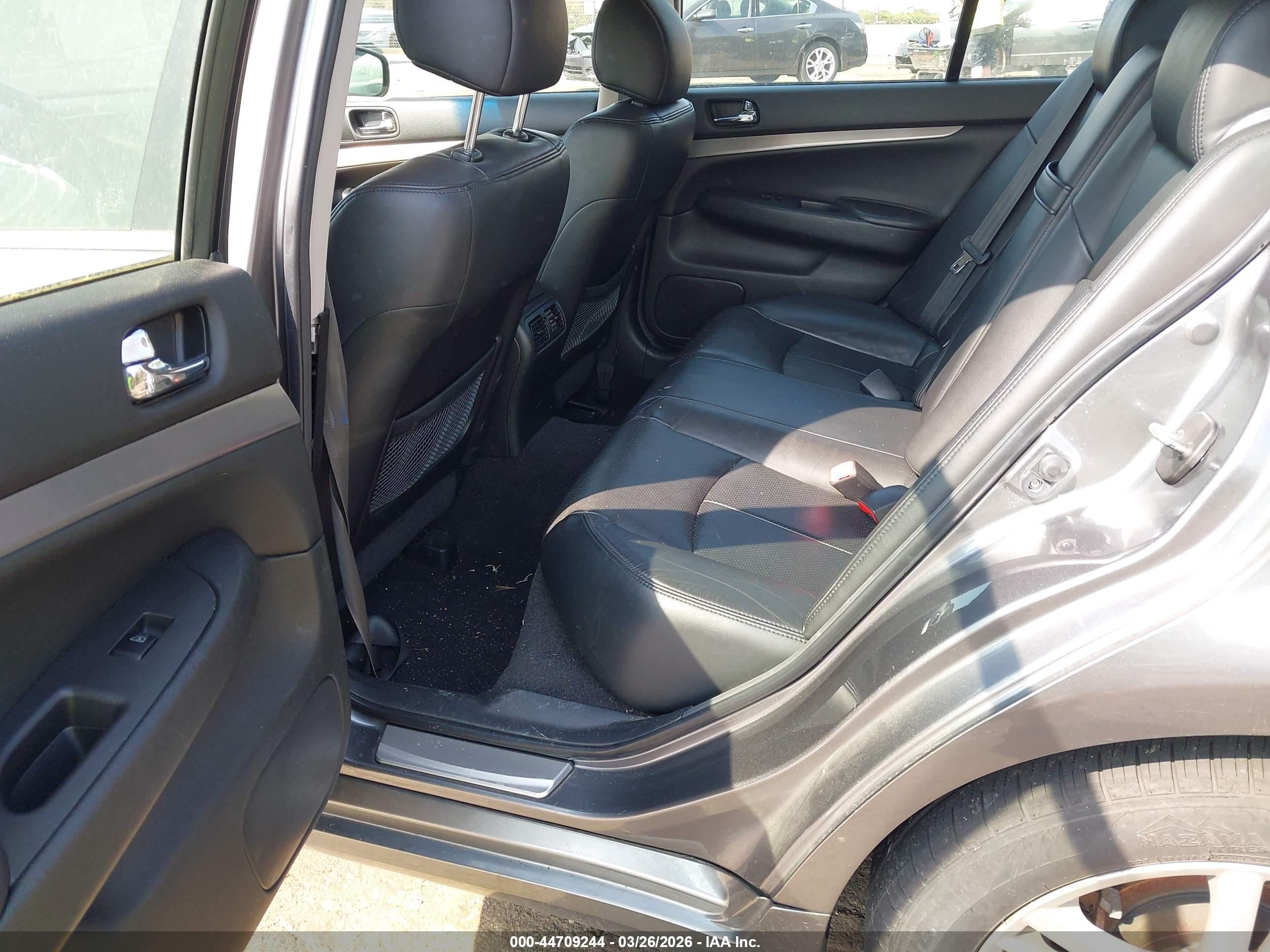 INFINITI G37 image 8