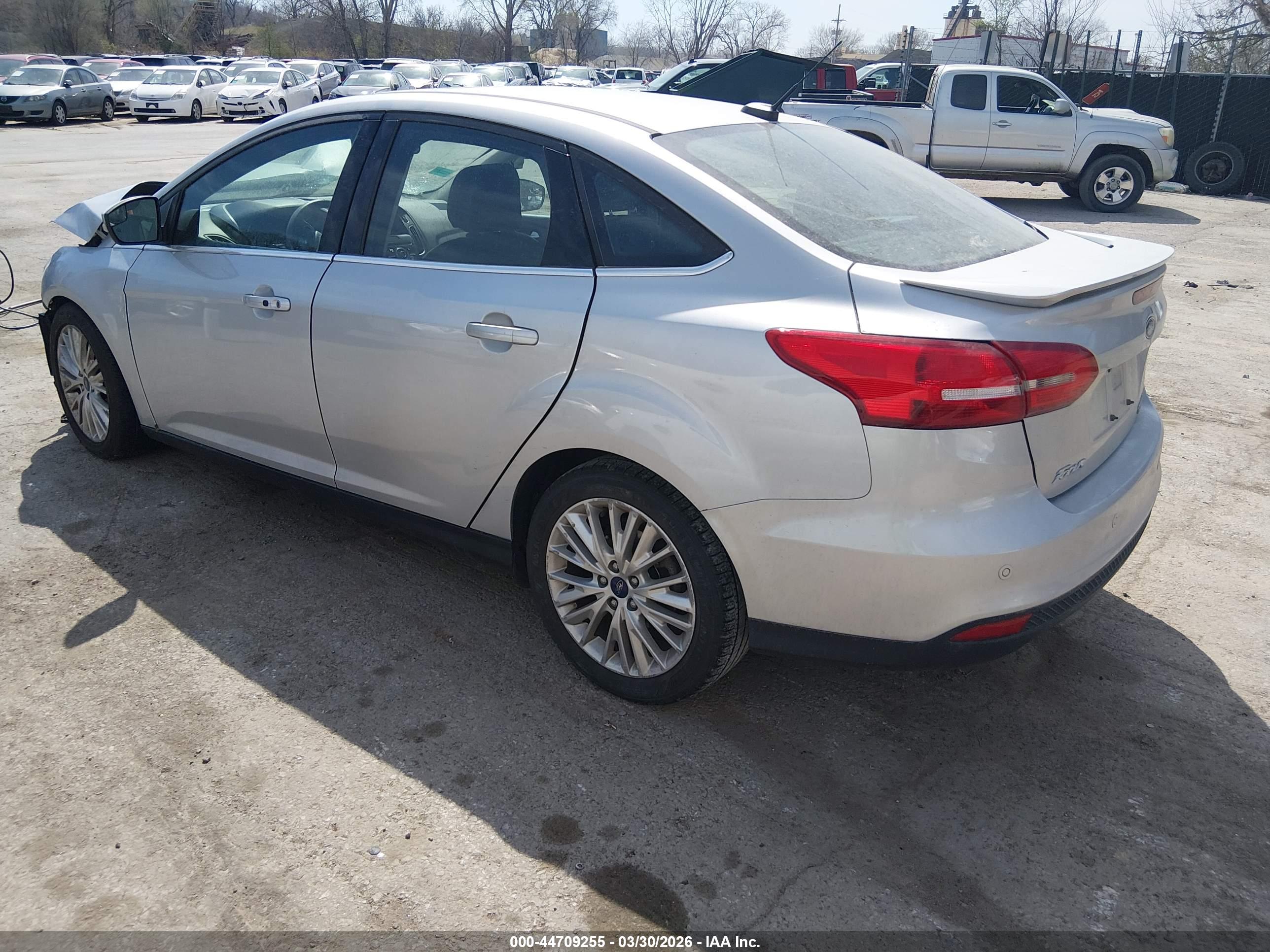 FORD FOCUS image 3