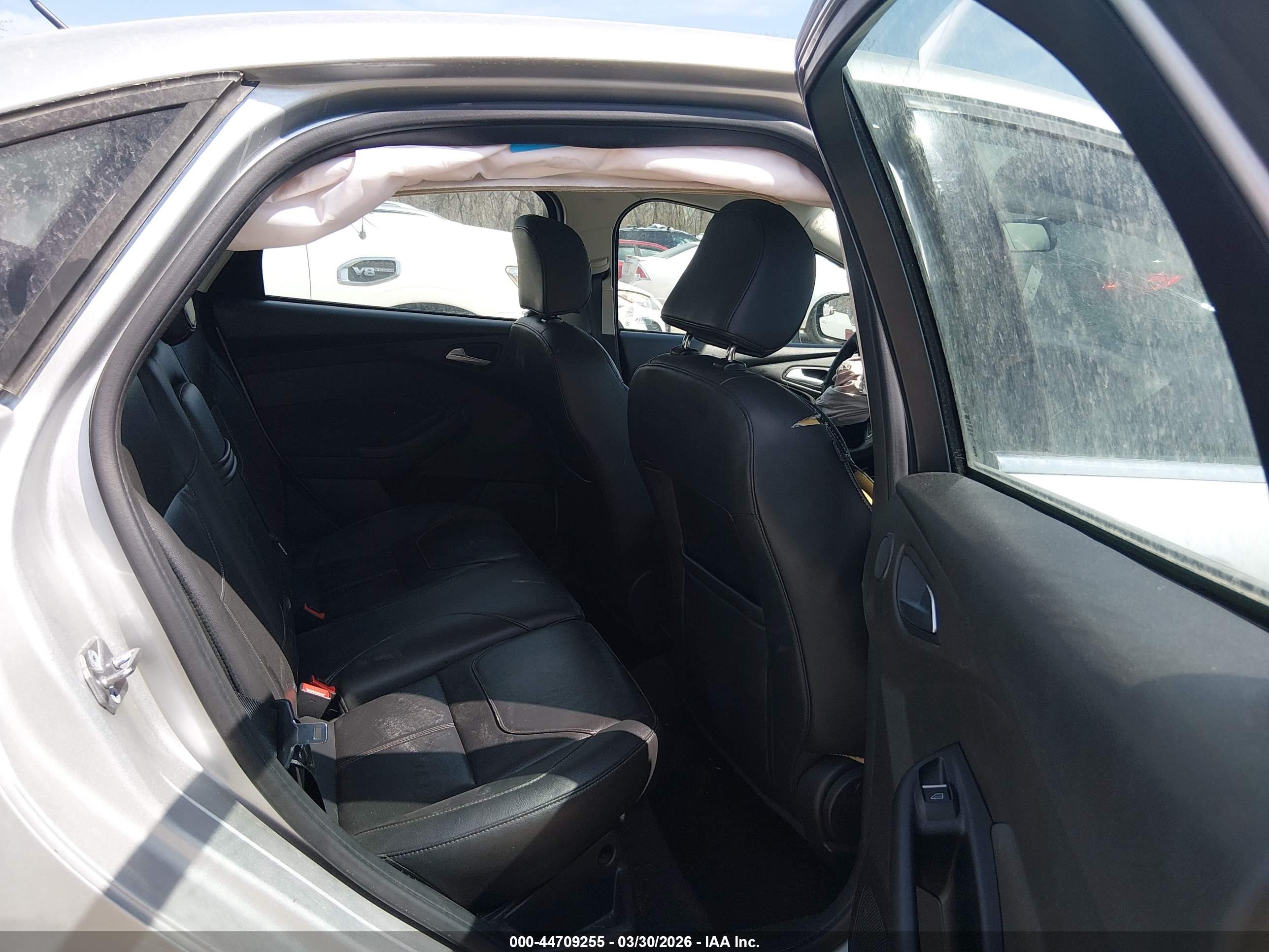 FORD FOCUS image 8