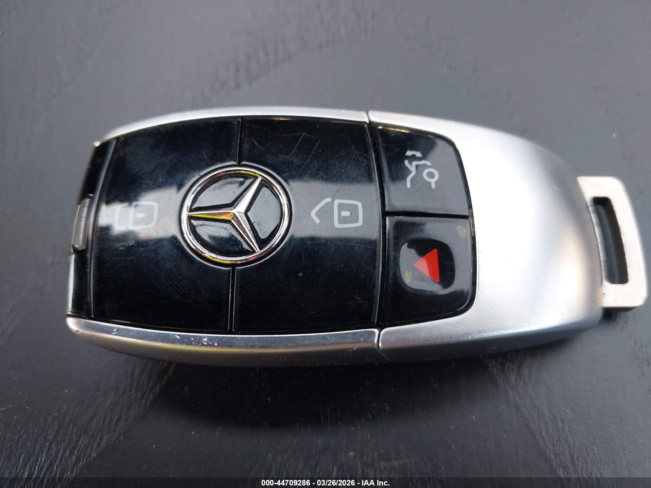 MERCEDES-BENZ E image 11