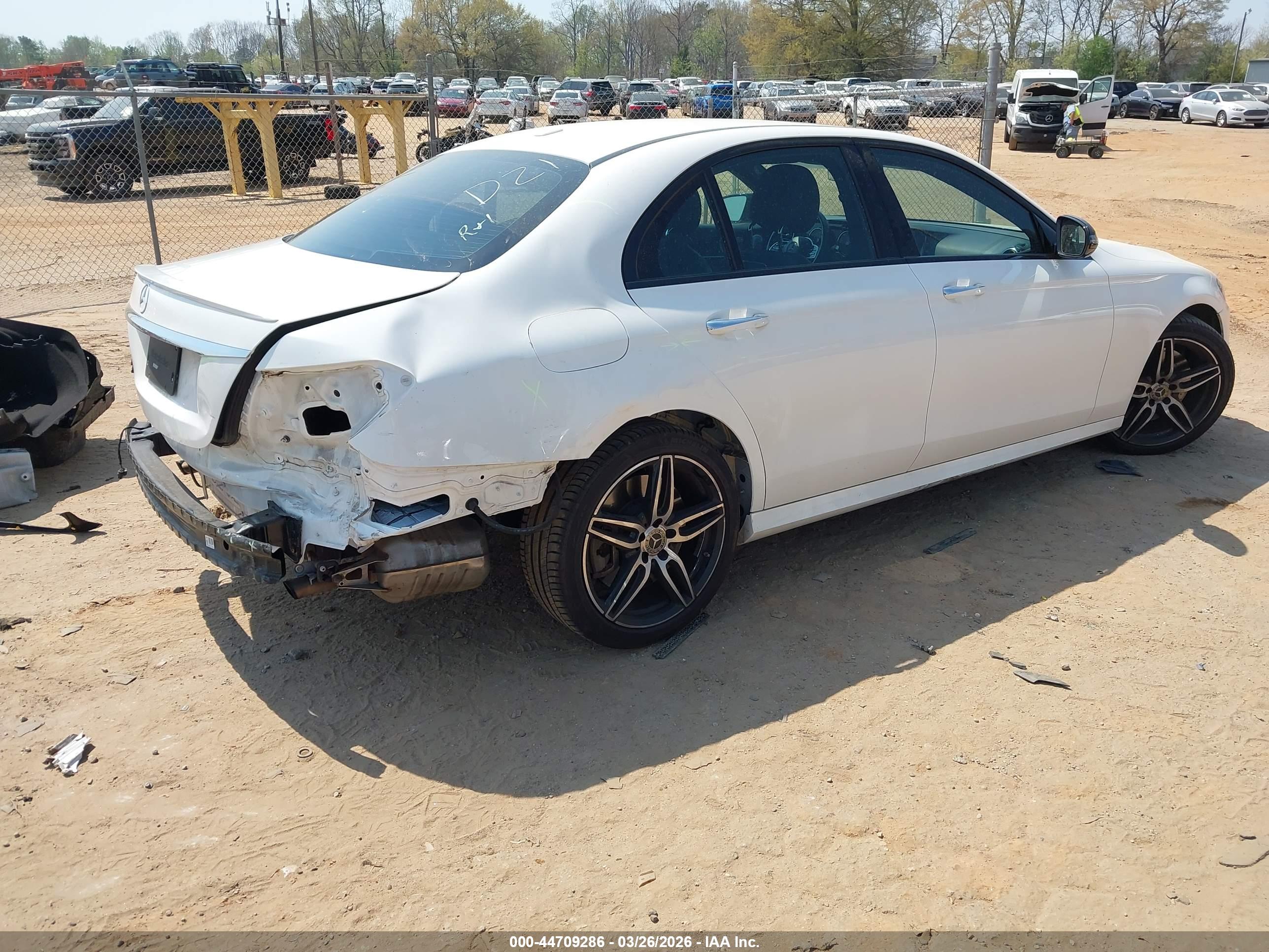 MERCEDES-BENZ E image 4