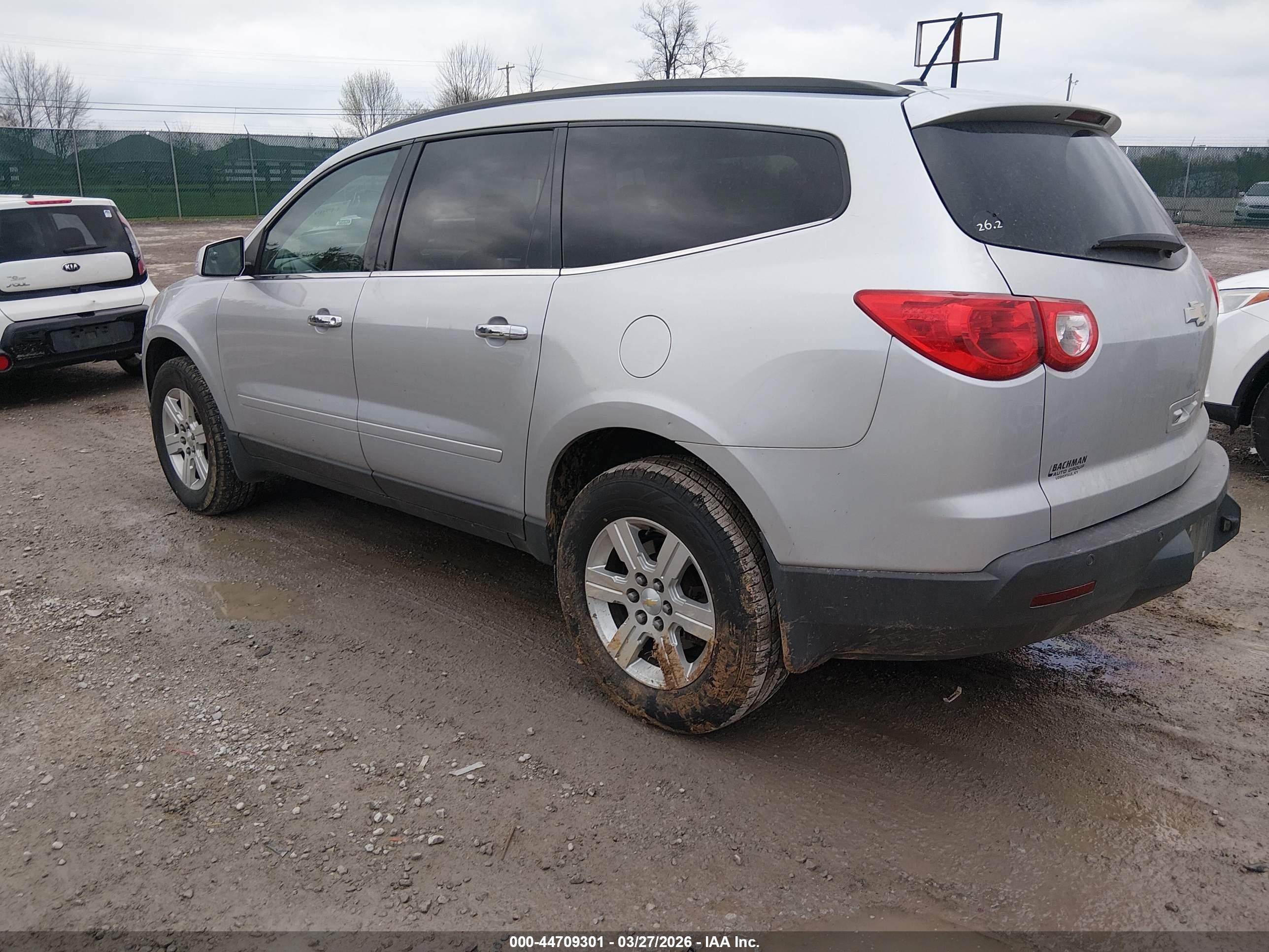 CHEVROLET TRAVERSE image 3