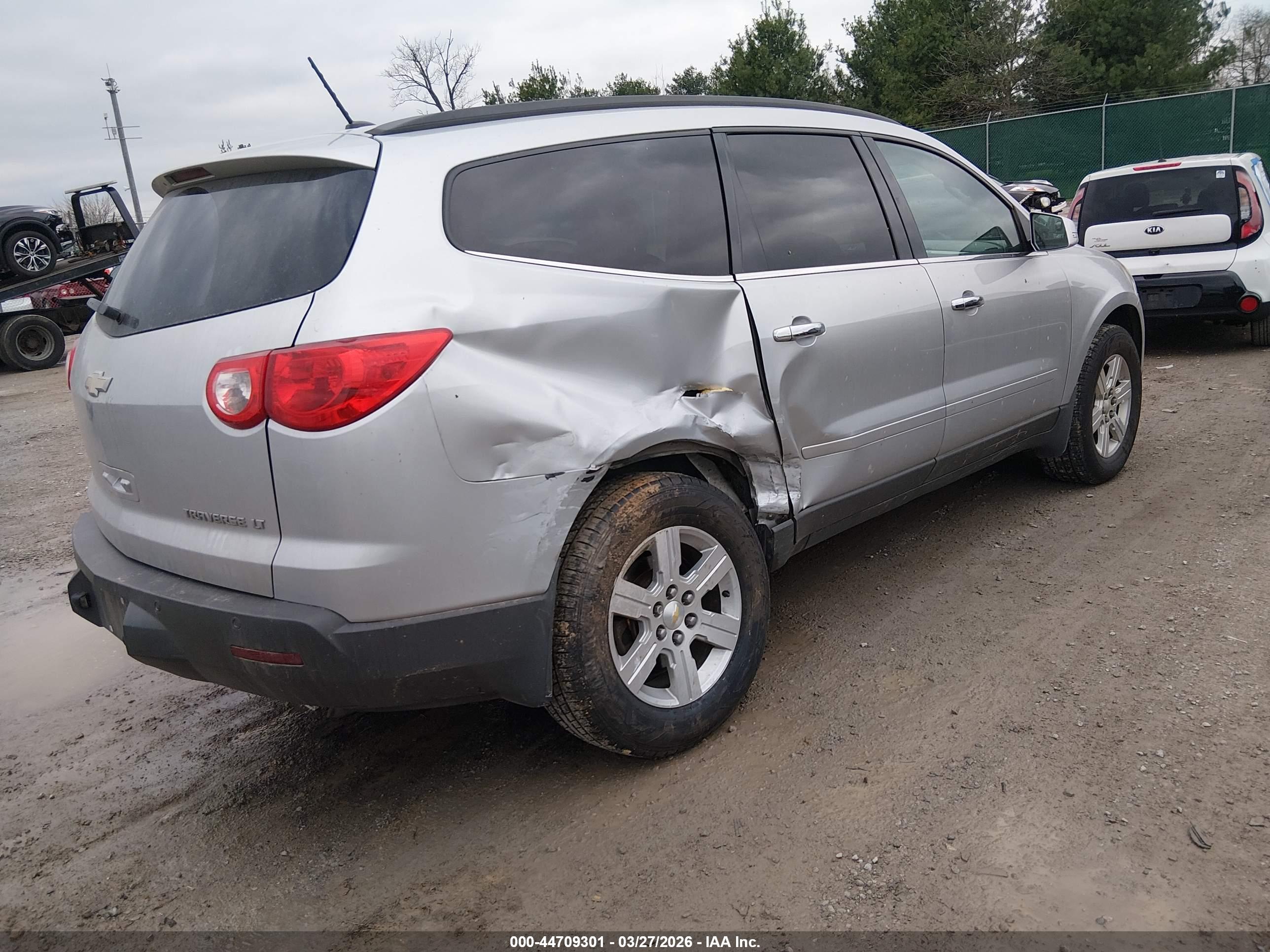 CHEVROLET TRAVERSE image 4