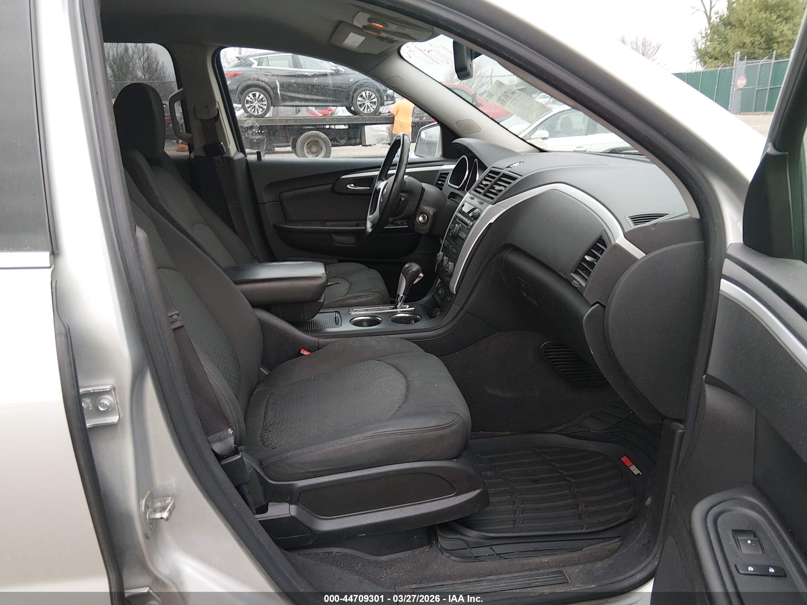 CHEVROLET TRAVERSE image 5