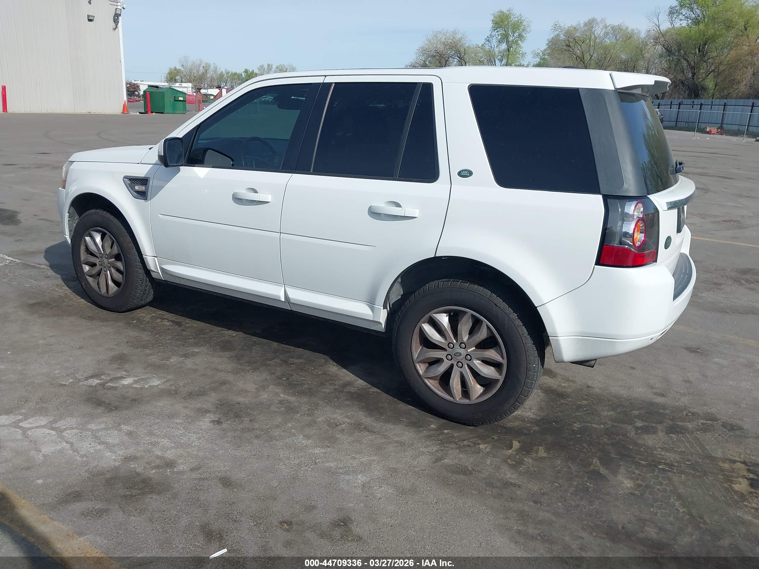 LAND ROVER image 3