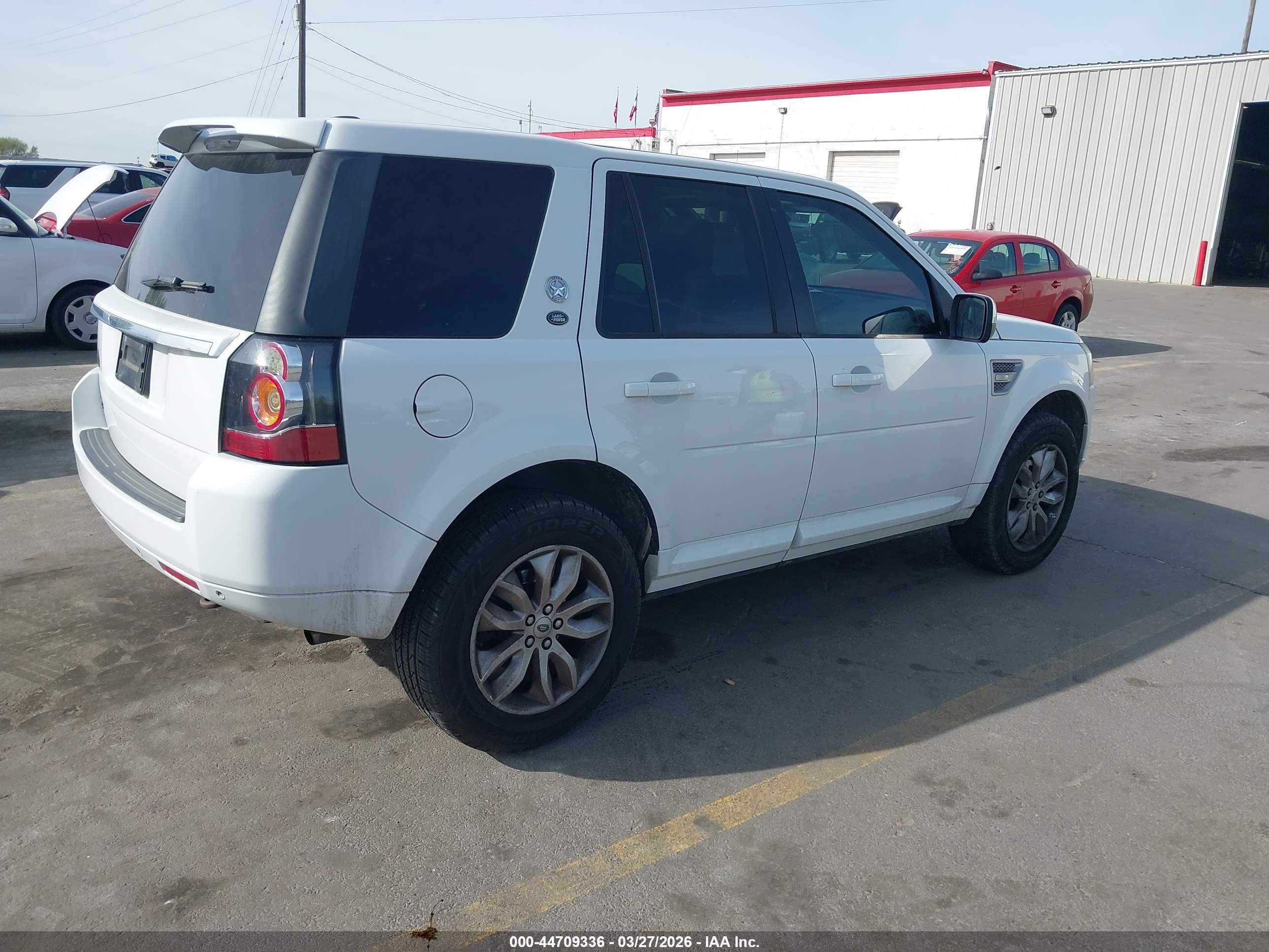 LAND ROVER image 4
