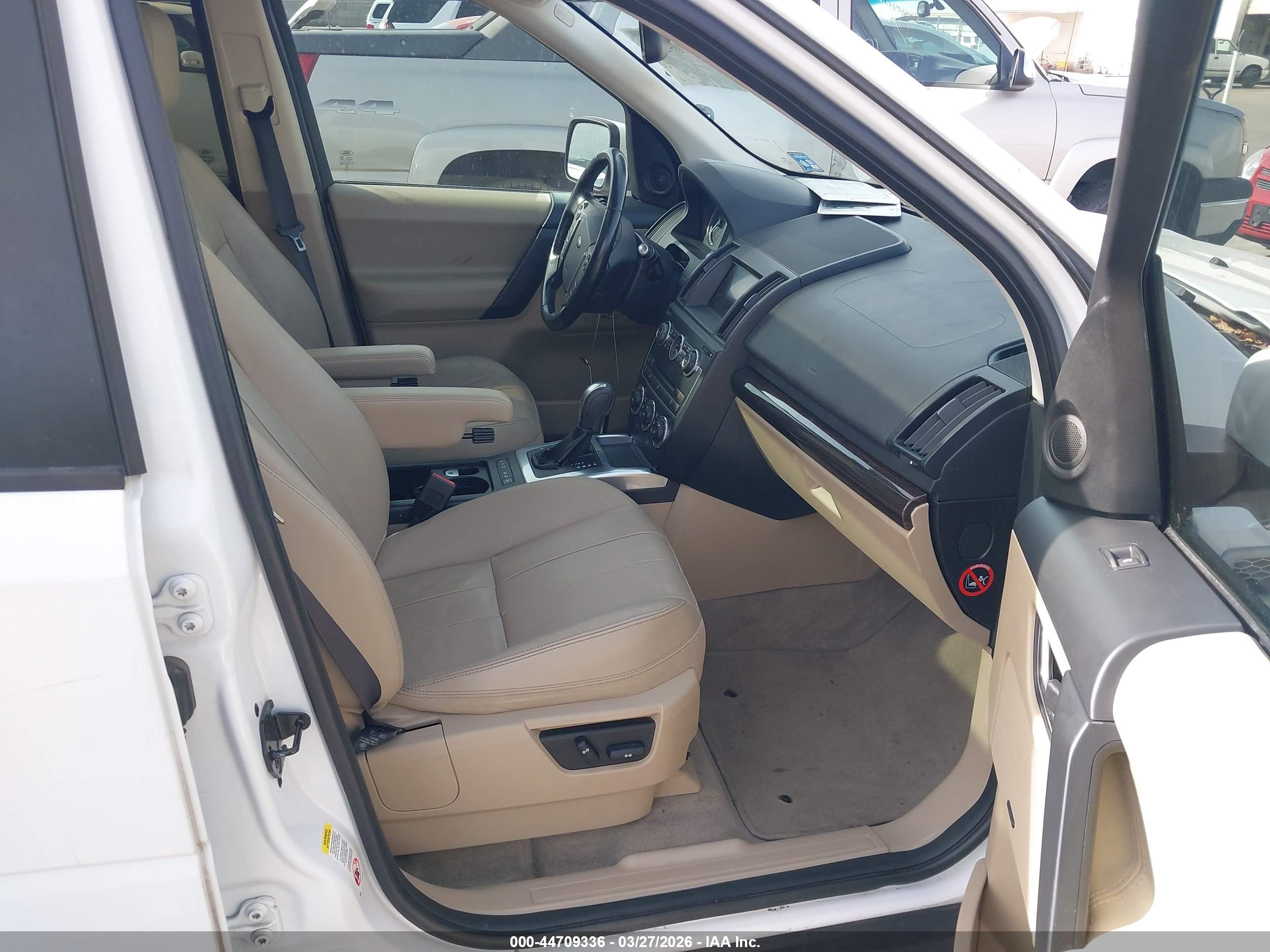 LAND ROVER image 5